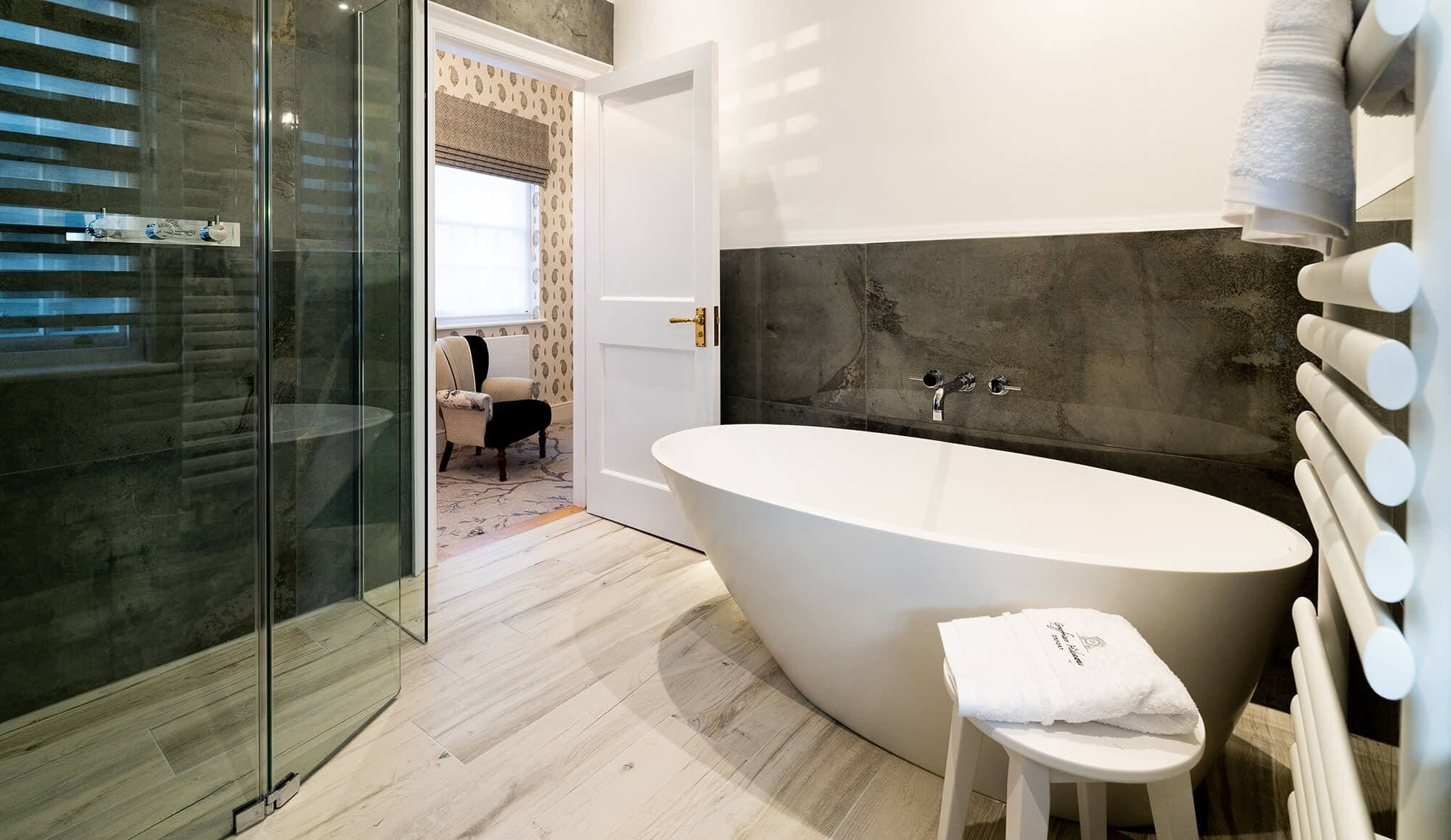 Manor Spires Oxford: Spacious 6-Bedroom Luxury Apartment with Courtyard, Oxford