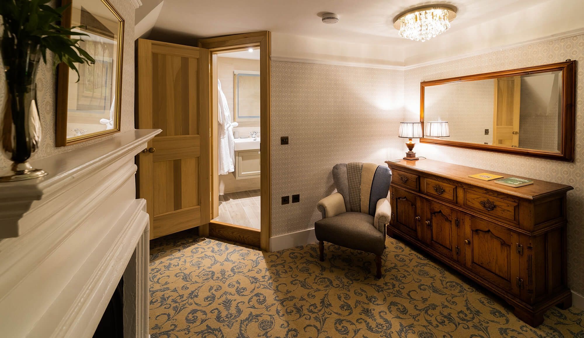 Manor Spires Oxford: Spacious 6-Bedroom Luxury Apartment with Courtyard, Oxford