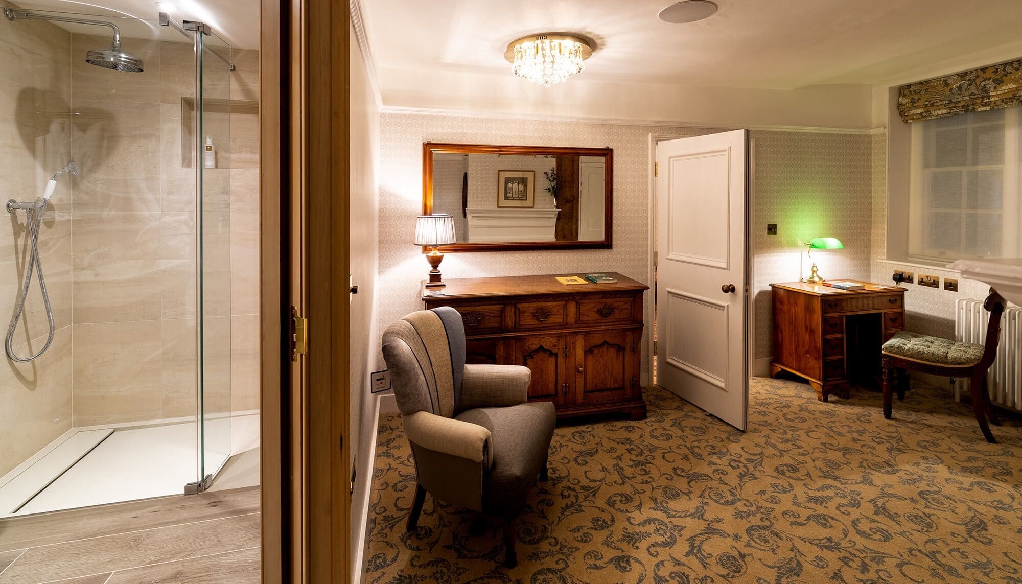 Manor Spires Oxford: Spacious 6-Bedroom Luxury Apartment with Courtyard, Oxford