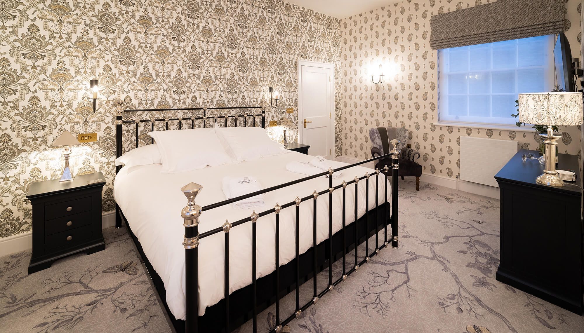 Manor Spires Oxford: Spacious 6-Bedroom Luxury Apartment with Courtyard, Oxford