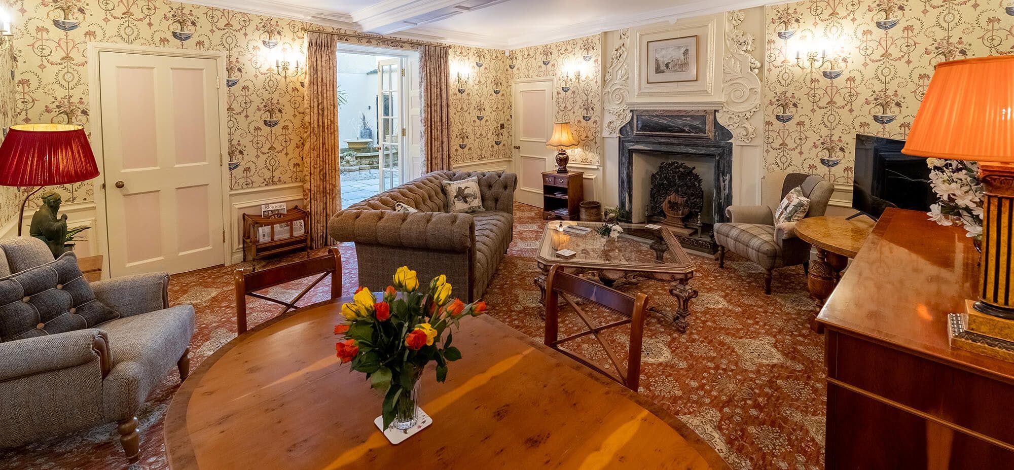 Manor Spires Oxford: Spacious 6-Bedroom Luxury Apartment with Courtyard, Oxford