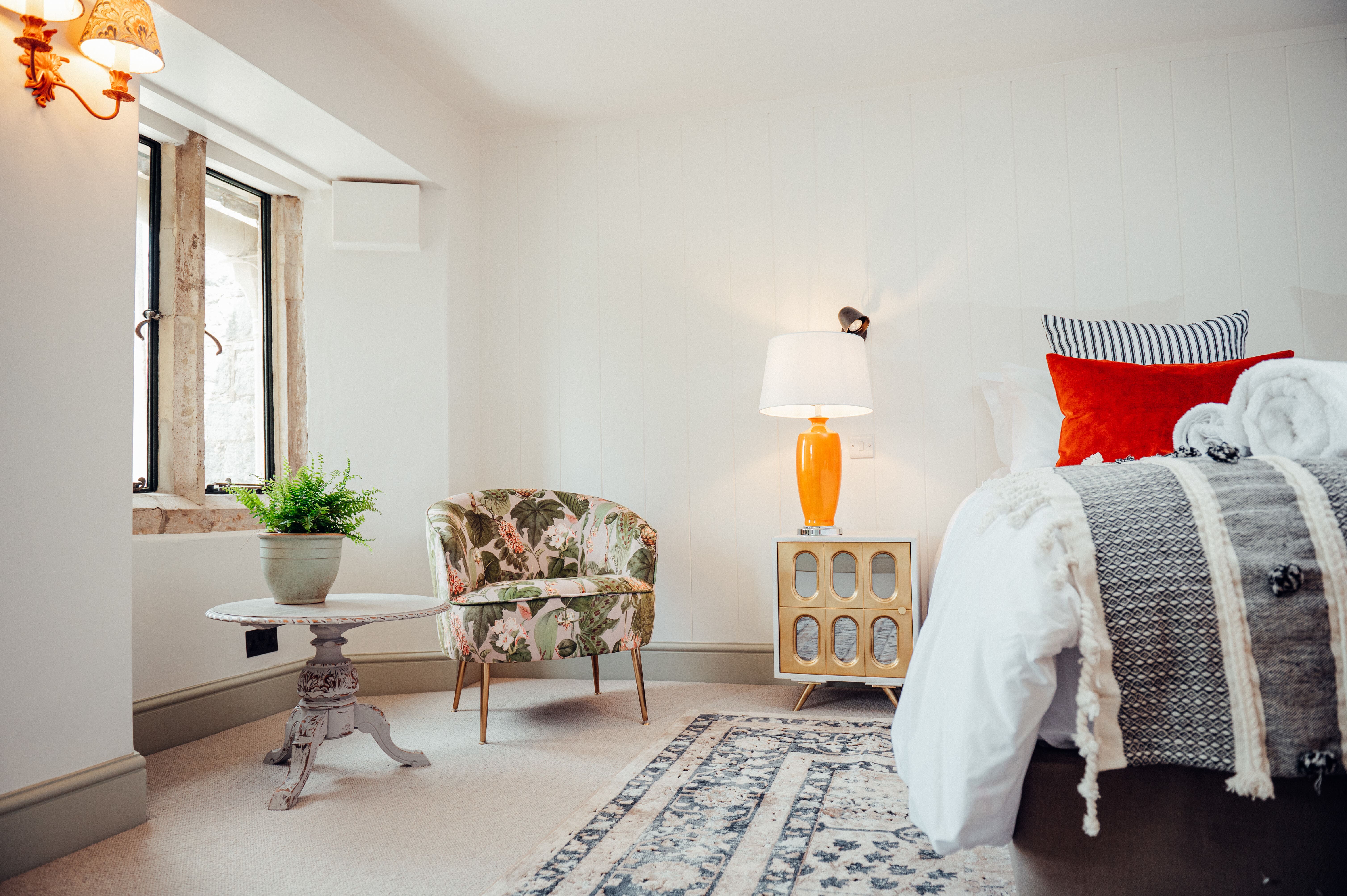 Manor Tarrant Blandford: 8-Bedroom Manor with Tennis Court and Hot Tub, Dorset