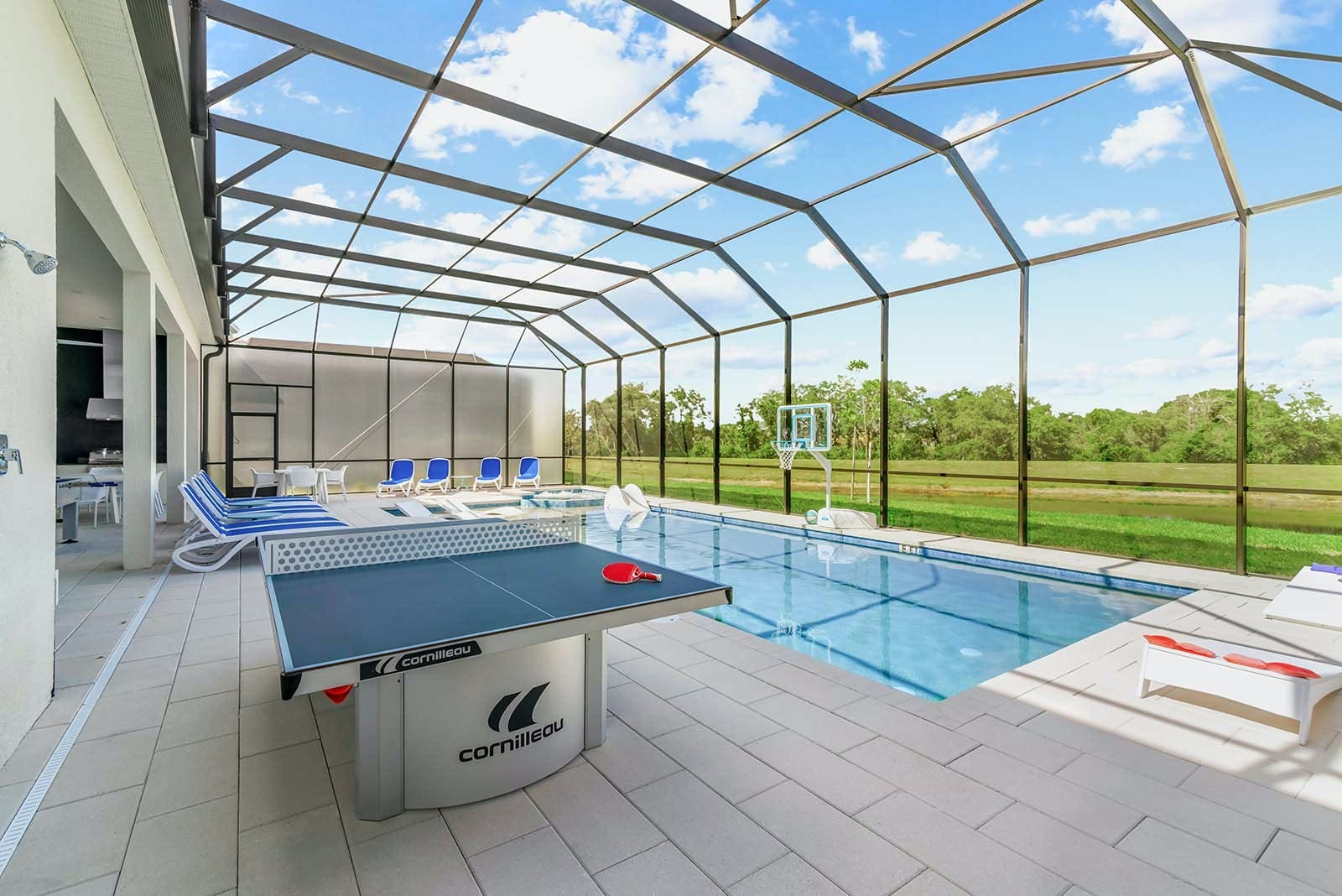 Manor Tohopekaliga Florida: Expansive 11-Bedroom Luxury Villa with Pool and Gym, Polk County