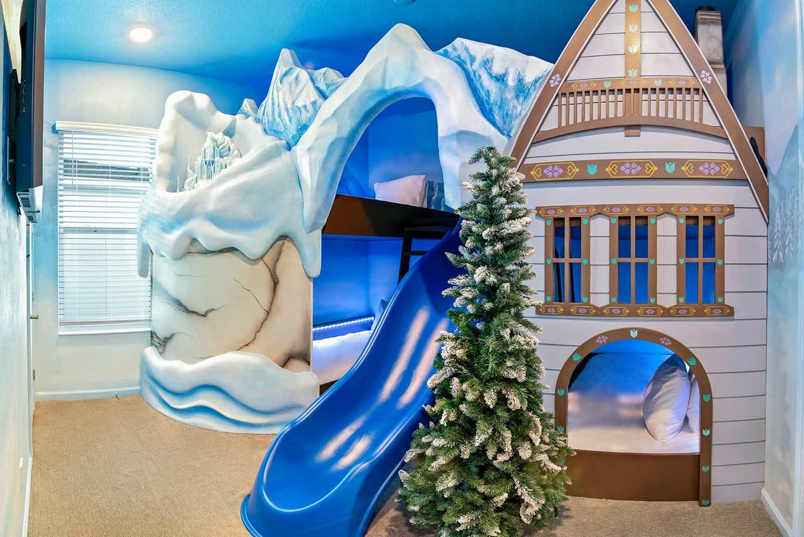 Manor Tohopekaliga Florida: Expansive 11-Bedroom Luxury Villa with Pool and Gym, Polk County