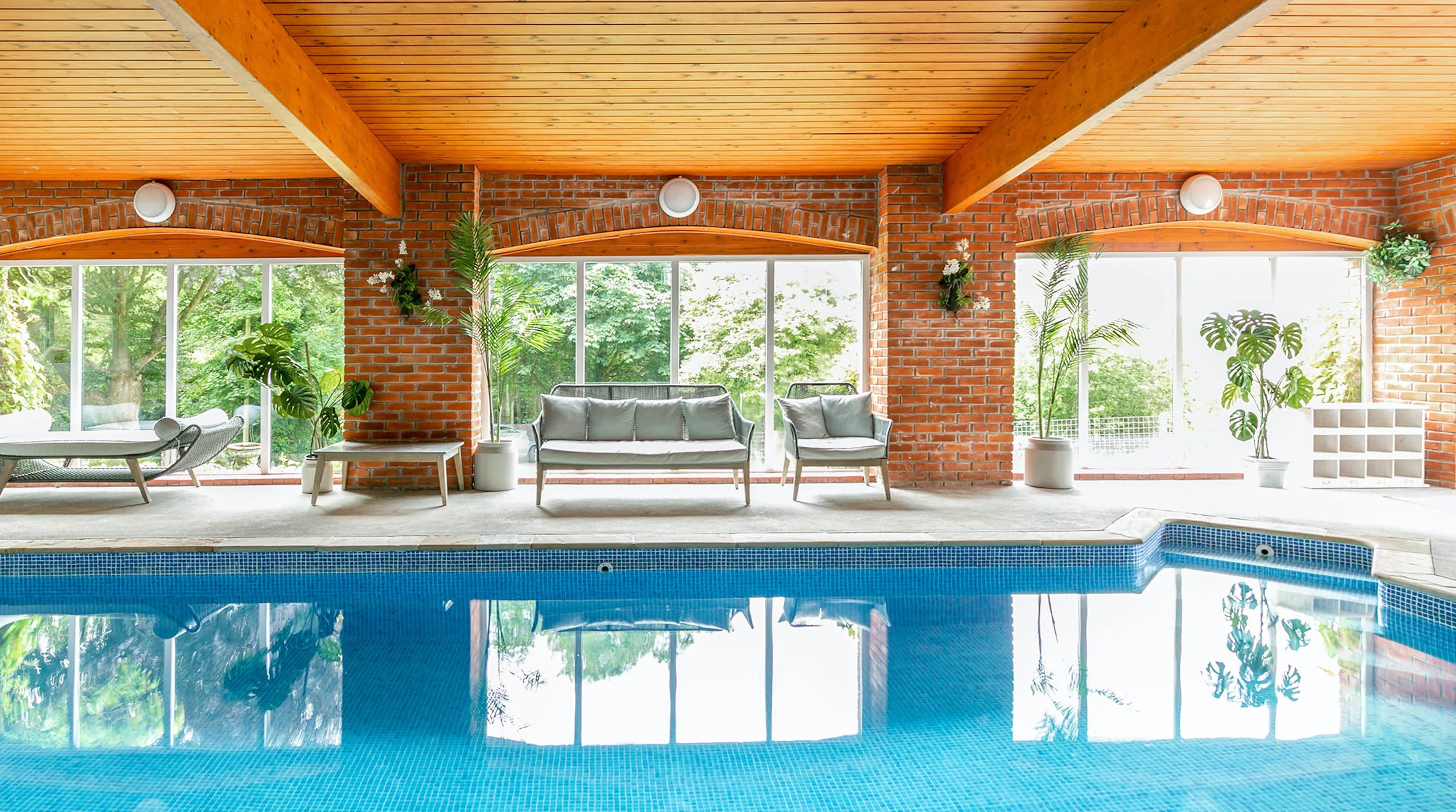 Manor Torrs Ilfracombe: Spacious 8-Bedroom Cottage with Pool and Seaviews, Ilfracombe