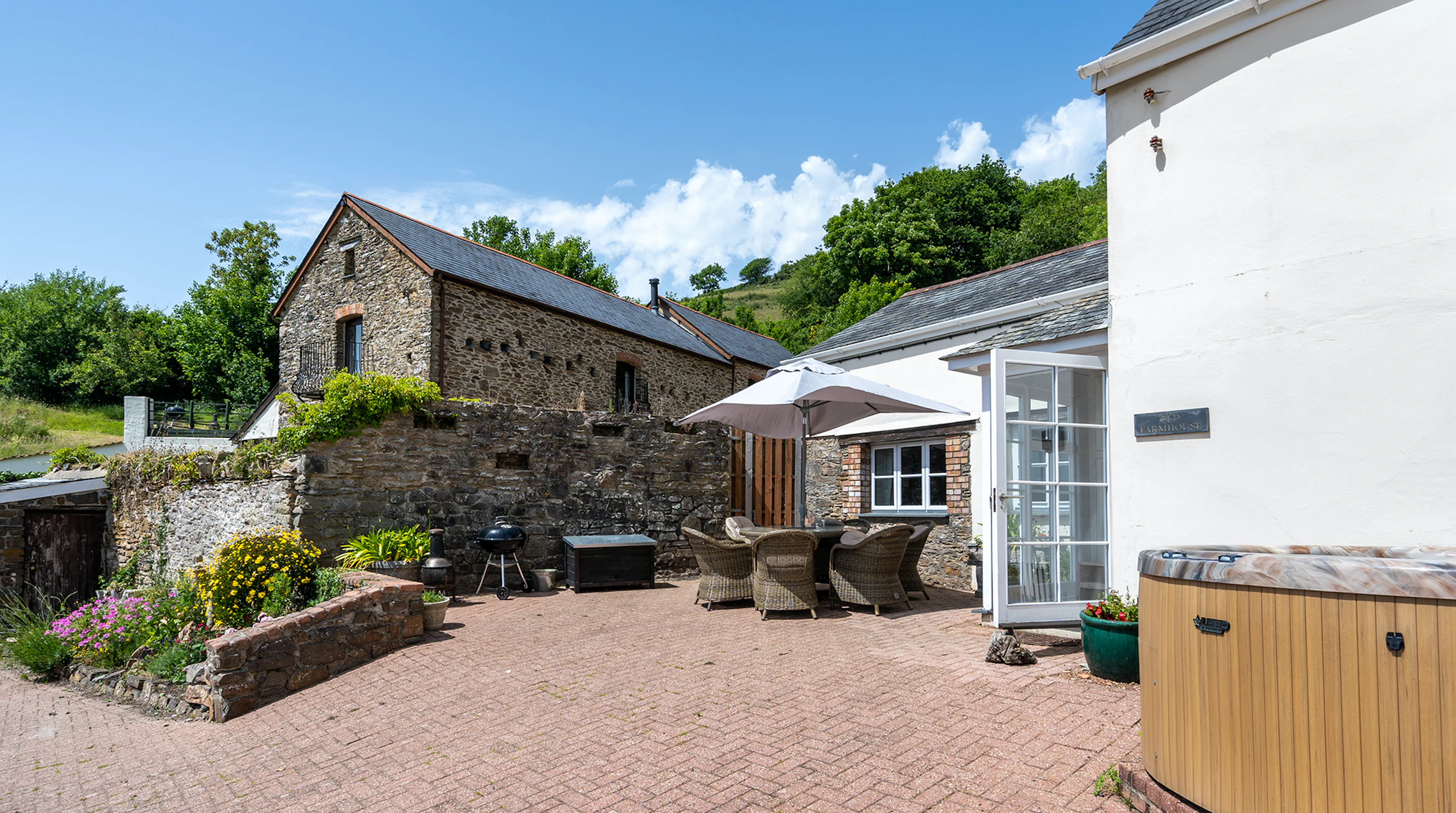 Manor Torrs Ilfracombe: Spacious 8-Bedroom Cottage with Pool and Seaviews, Ilfracombe