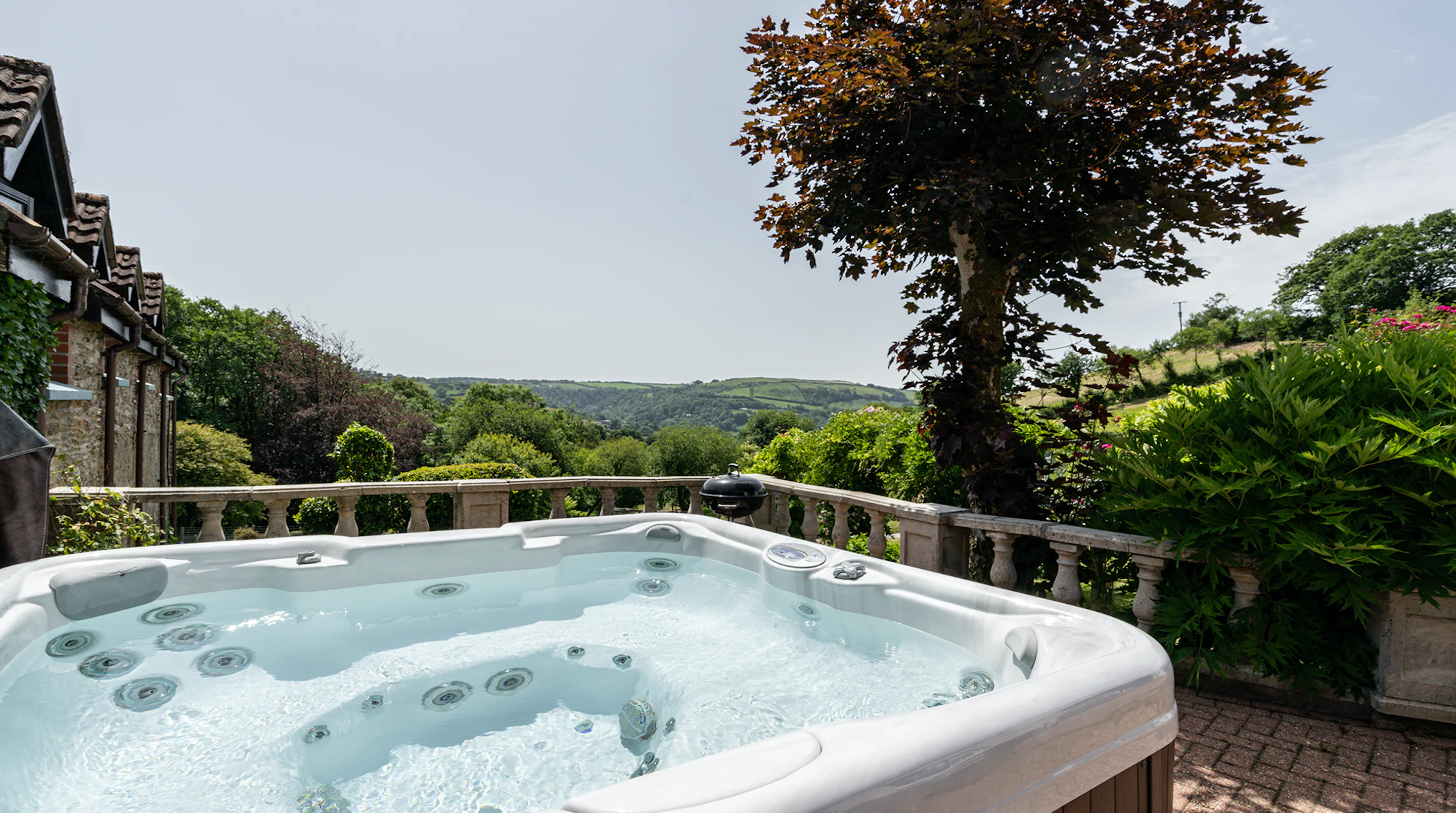 Manor Torrs Ilfracombe: Spacious 8-Bedroom Cottage with Pool and Seaviews, Ilfracombe