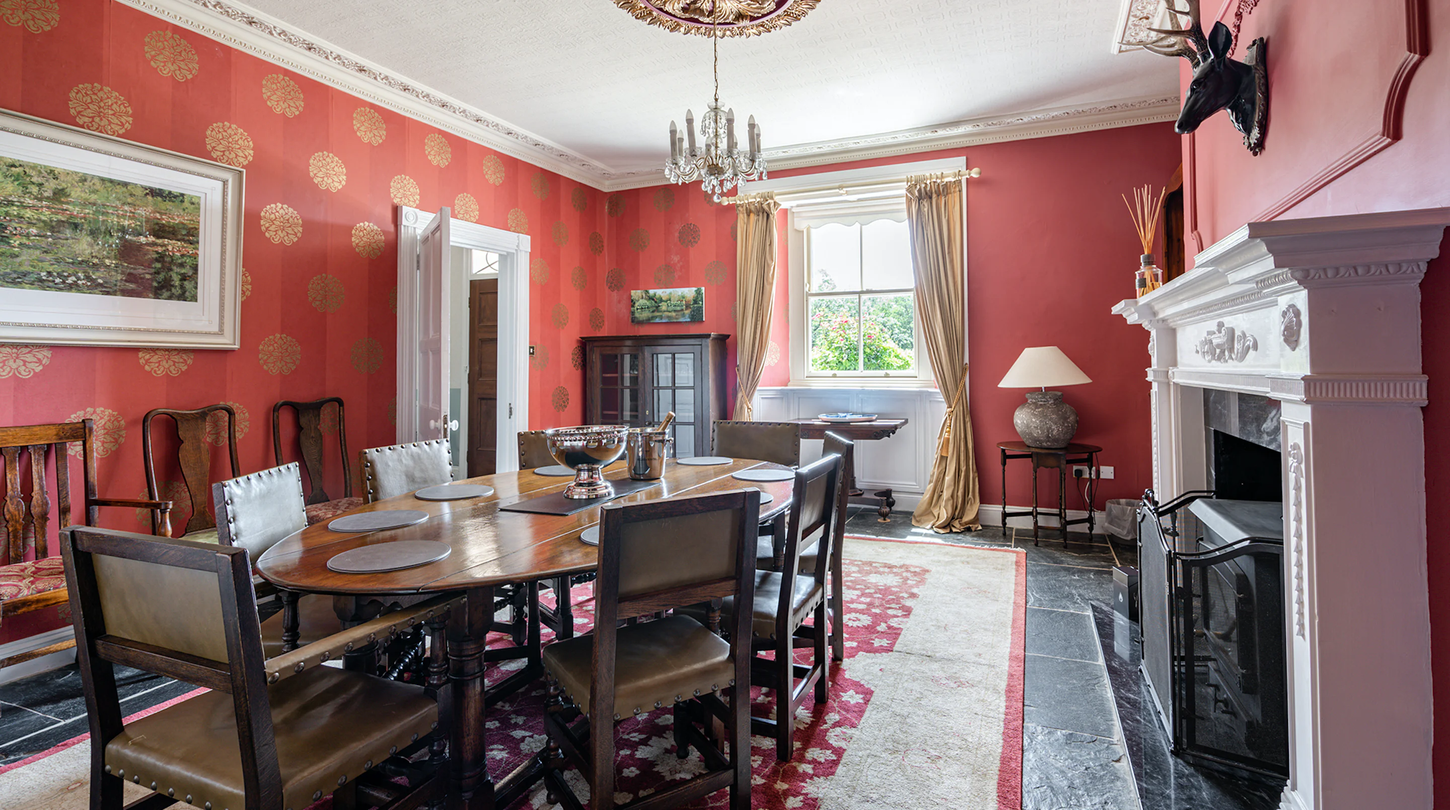 Manor Torrs Ilfracombe: Spacious 8-Bedroom Cottage with Pool and Seaviews, Ilfracombe