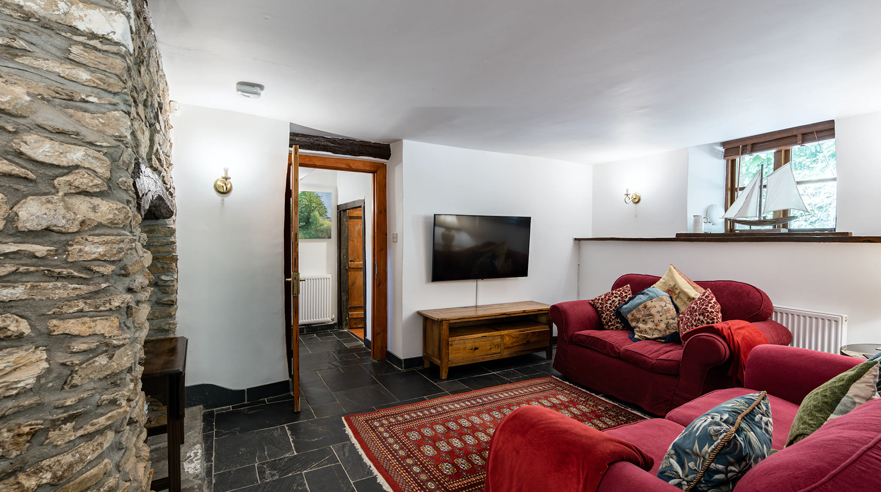 Manor Torrs Ilfracombe: Spacious 8-Bedroom Cottage with Pool and Seaviews, Ilfracombe