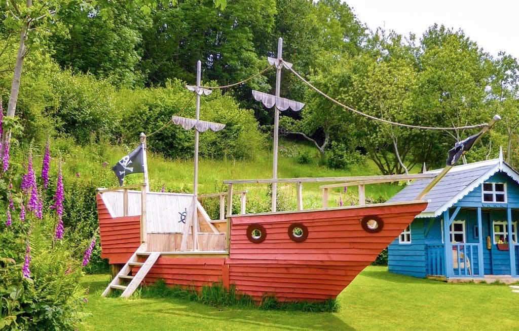 Manor Torrs Ilfracombe: Spacious 8-Bedroom Cottage with Pool and Seaviews, Ilfracombe