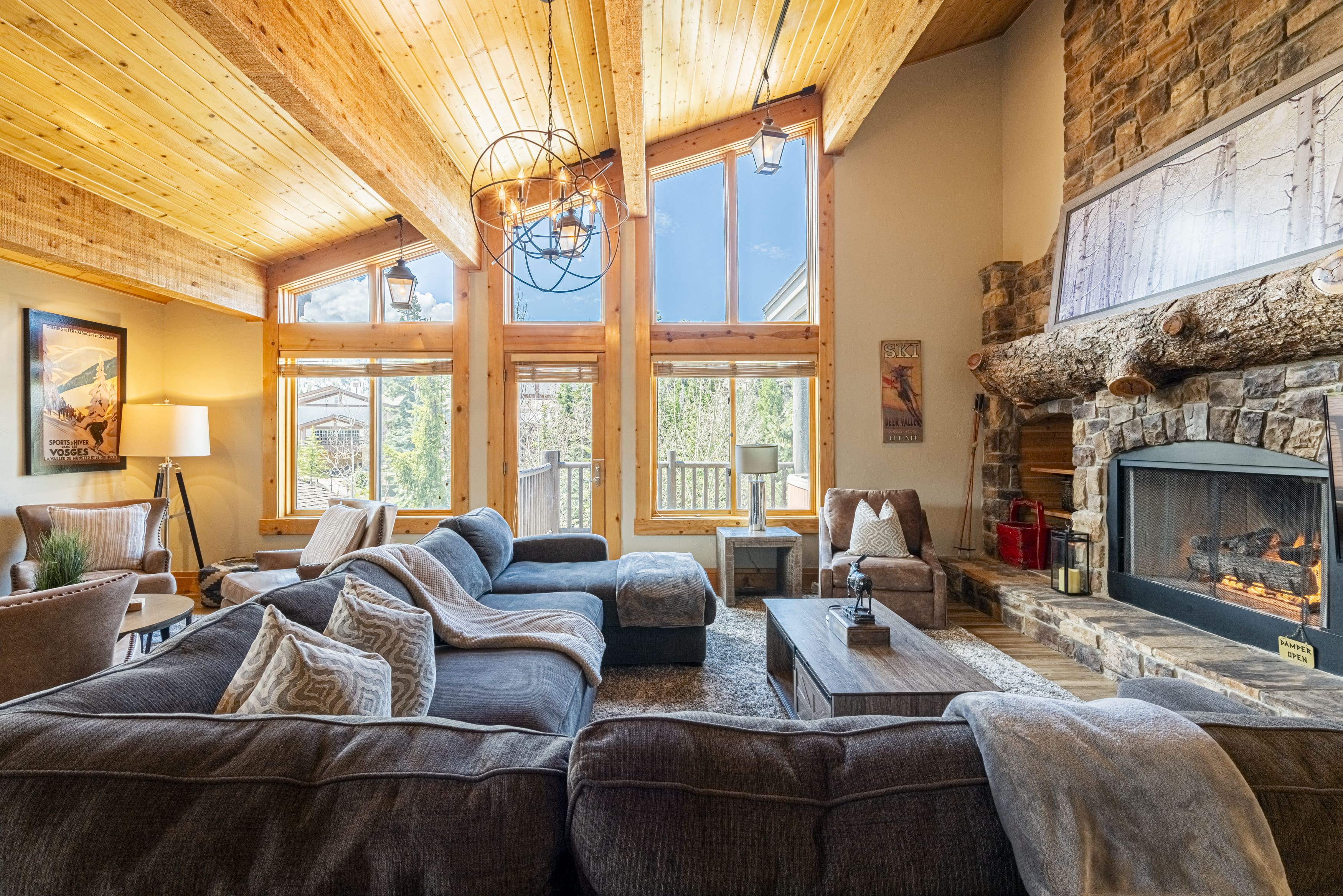 Manor Wasatch Park City: Luxury 6-Bedroom Penthouse with Hot Tubs, Park City