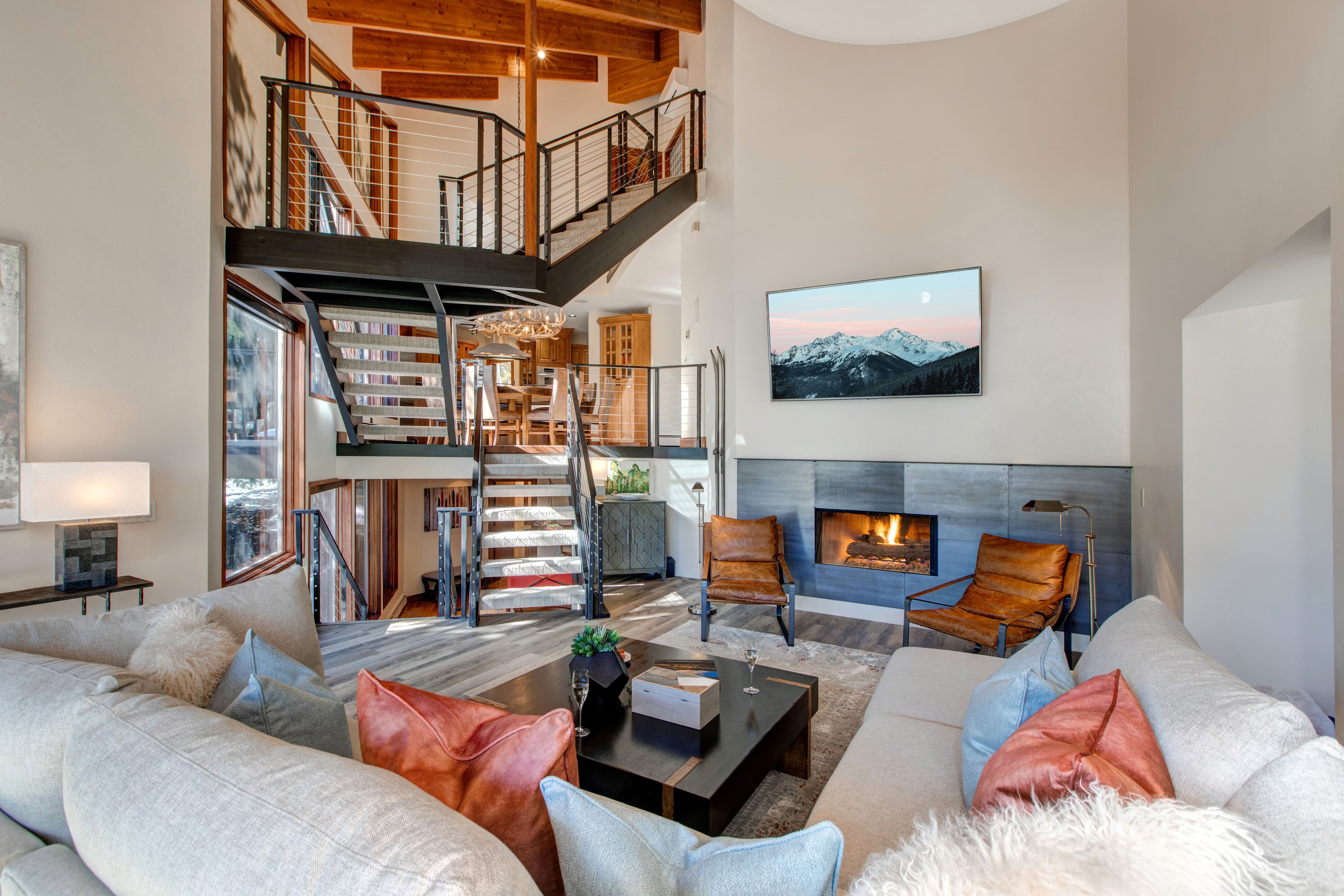 Manor Wasatch ParkCity: Spacious 5-Bedroom Ski Chalet with Hot Tub, Park City
