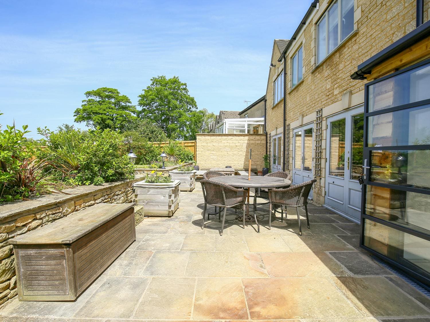 Manor Windrush Burford Burford: Charming 4-Bedroom Cottage with Countryside Access, Oxfordshire