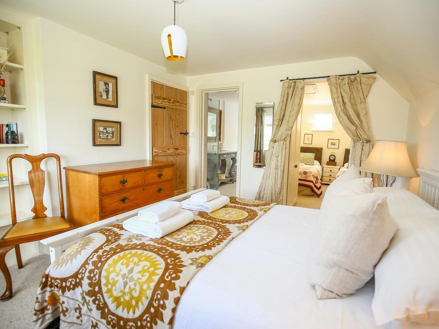 Manor Windrush Burford Burford: Charming 4-Bedroom Cottage with Countryside Access, Oxfordshire