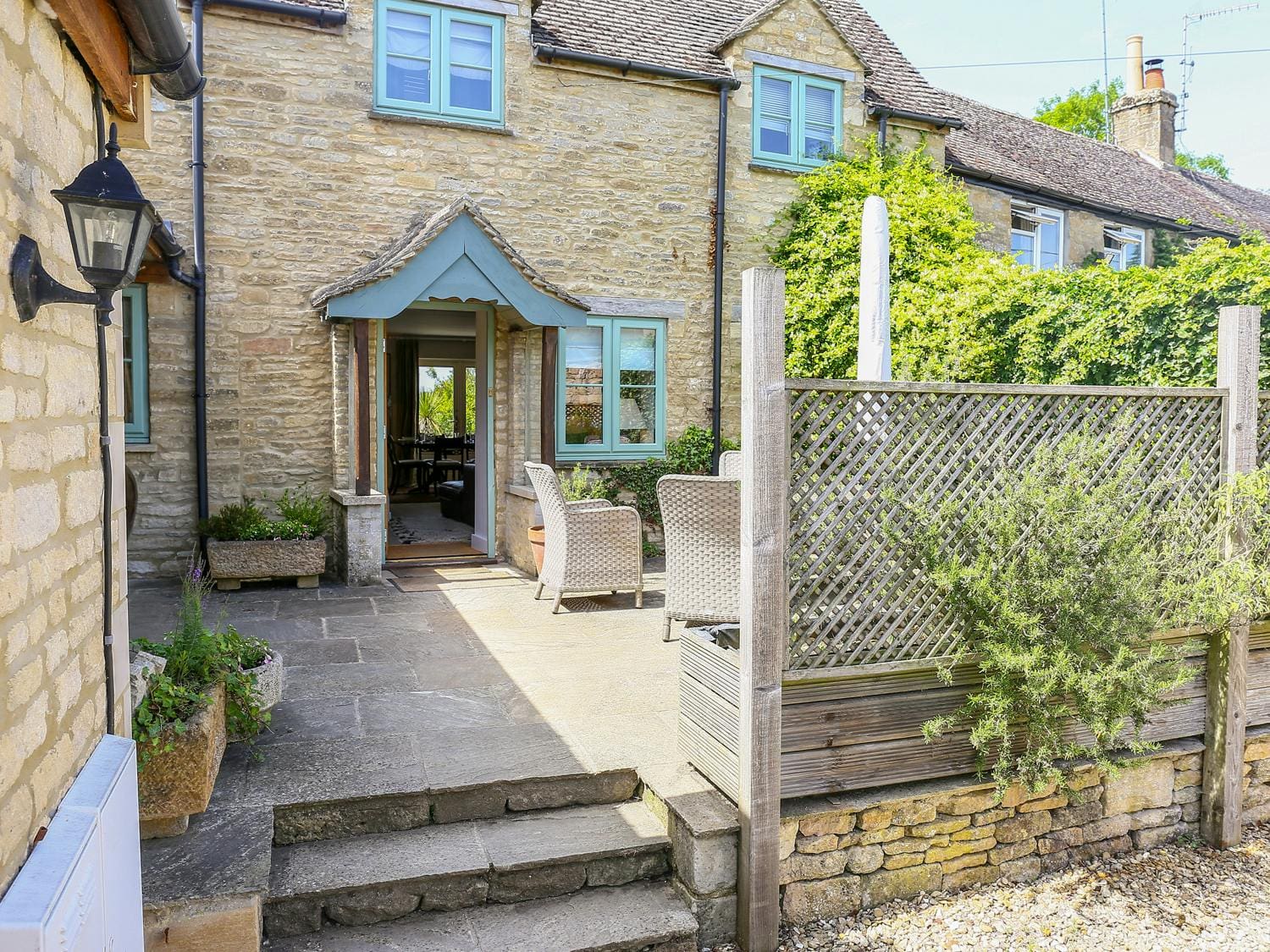 Manor Windrush Burford Burford: Charming 4-Bedroom Cottage with Countryside Access, Oxfordshire
