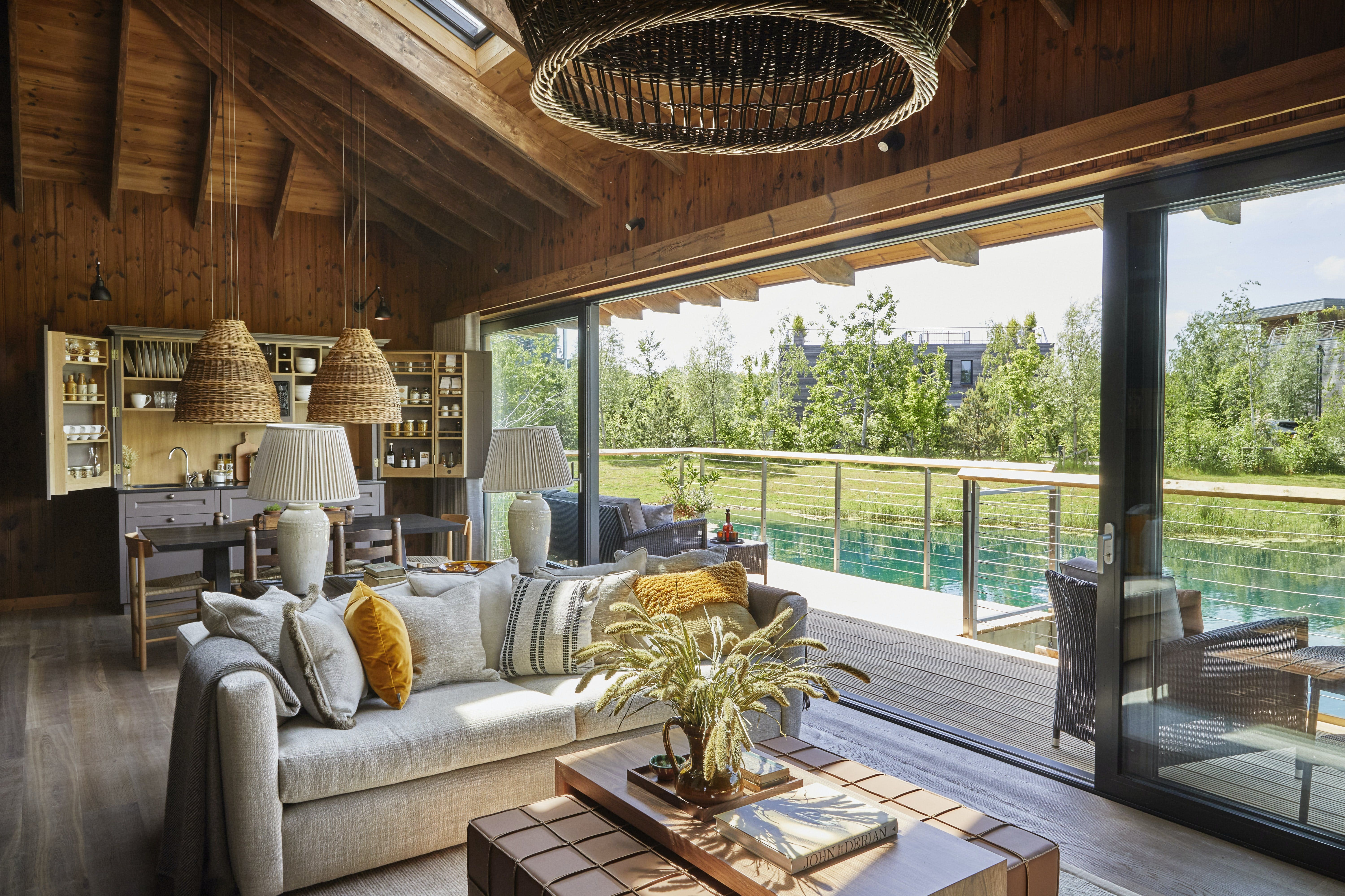 Manor Windrush Faringdon: 2-Bedroom Apartment with Lake Views, Gloucestershire