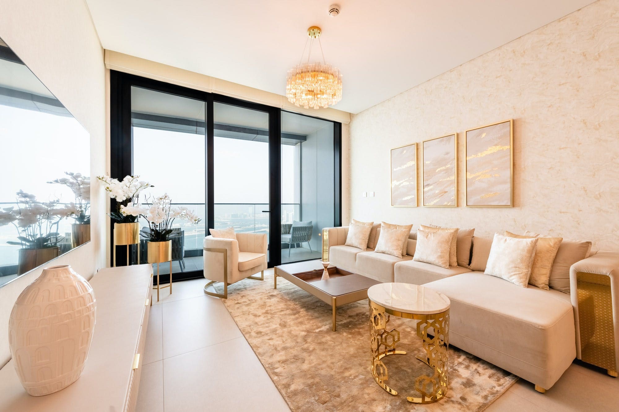 Manzil Shams Dubai: Luxury 4-Bedroom Apartment with Seaview and Pool, Dubai Marina