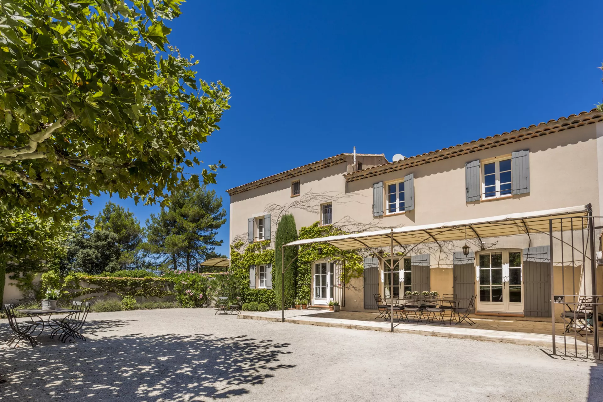 Mas Alpilles Vaucluse: Luxury 4-Bedroom Apartment with Pool, Saint-Rémy-de-Provence