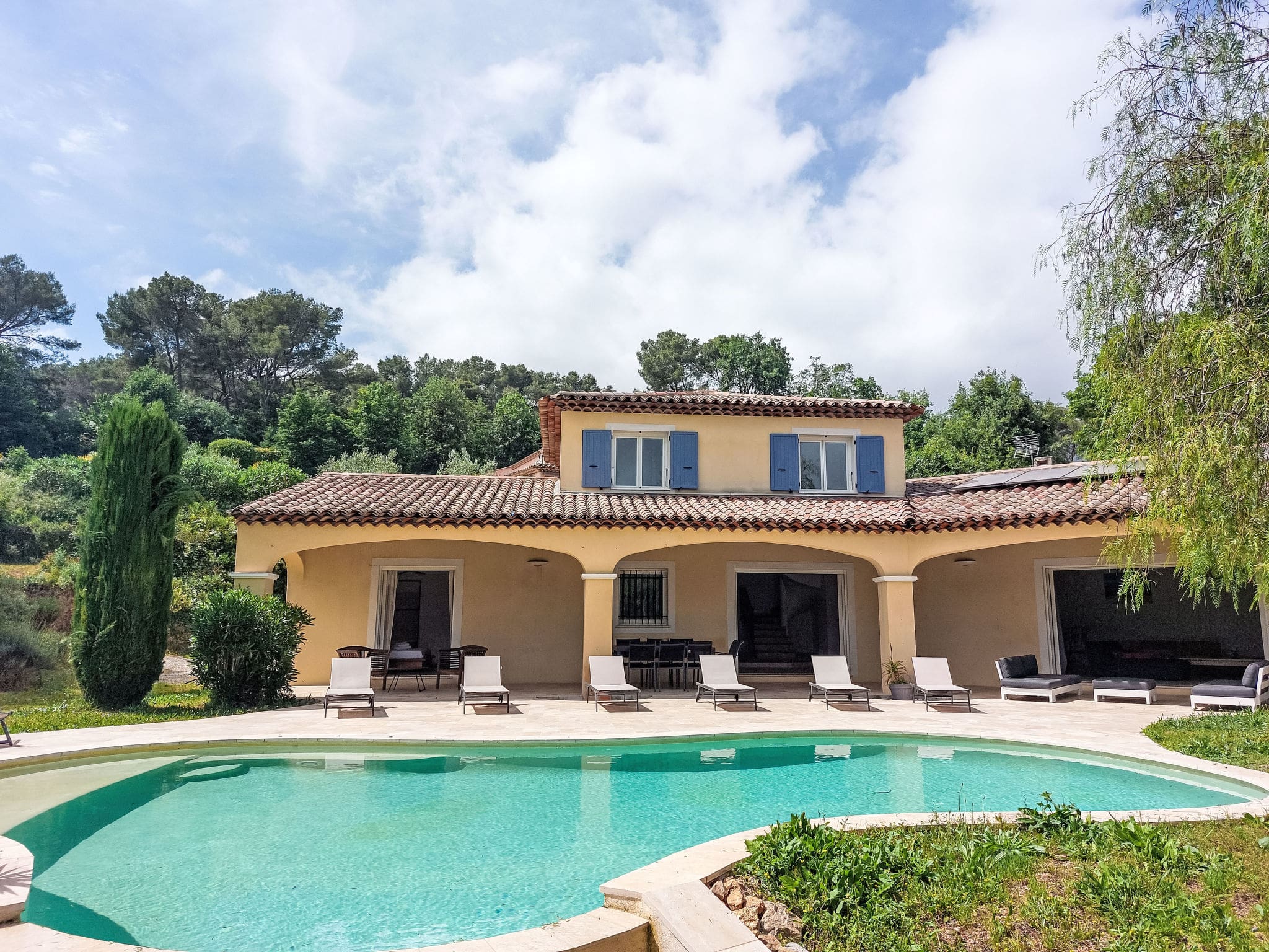 Mas Calendal Roquefort: Stunning 4-Bedroom Family Villa with Private Pool and Eco-Friendly Features near French Riviera