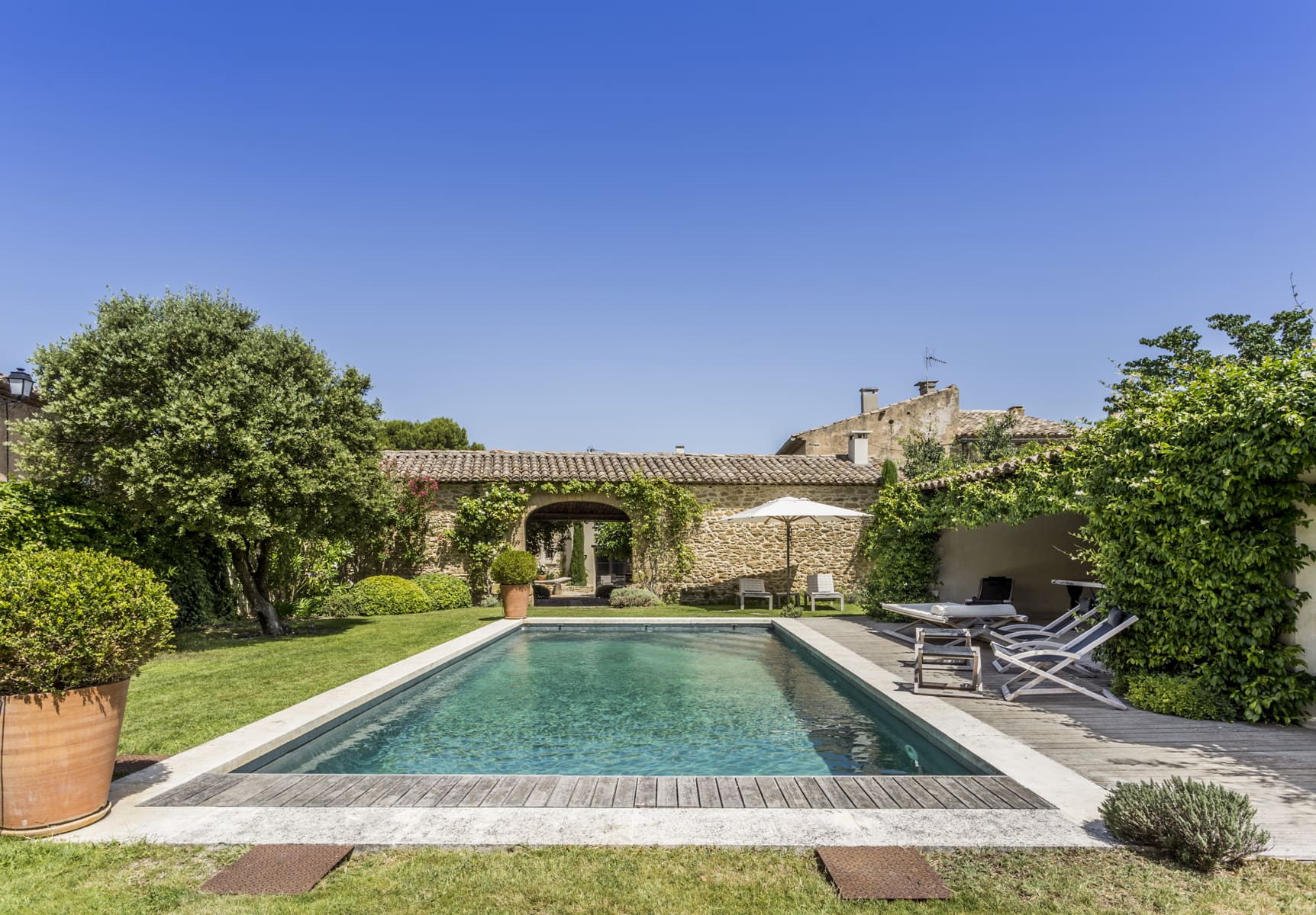 Mas Calendal Saint-Rémy: Charming 5-Bedroom Apartment with Heated Pool in Saint-Rémy-de-Provence