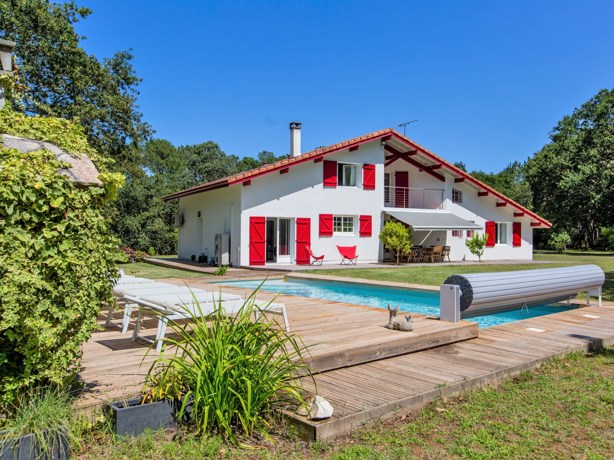 Mas Caloye Magescq: Private Four-Bedroom Villa with Pool and Lake Views in Southwest France