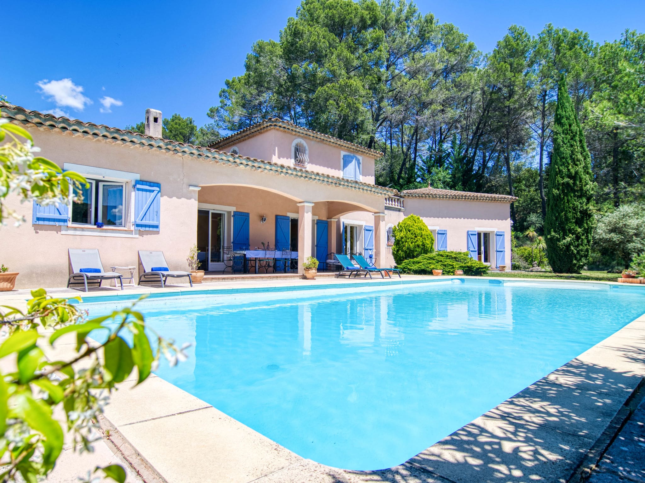 Mas Chênevière Flayosc: Stunning 4-Bedroom Provencal Villa with Private Pool and Terraced Gardens in Rural France