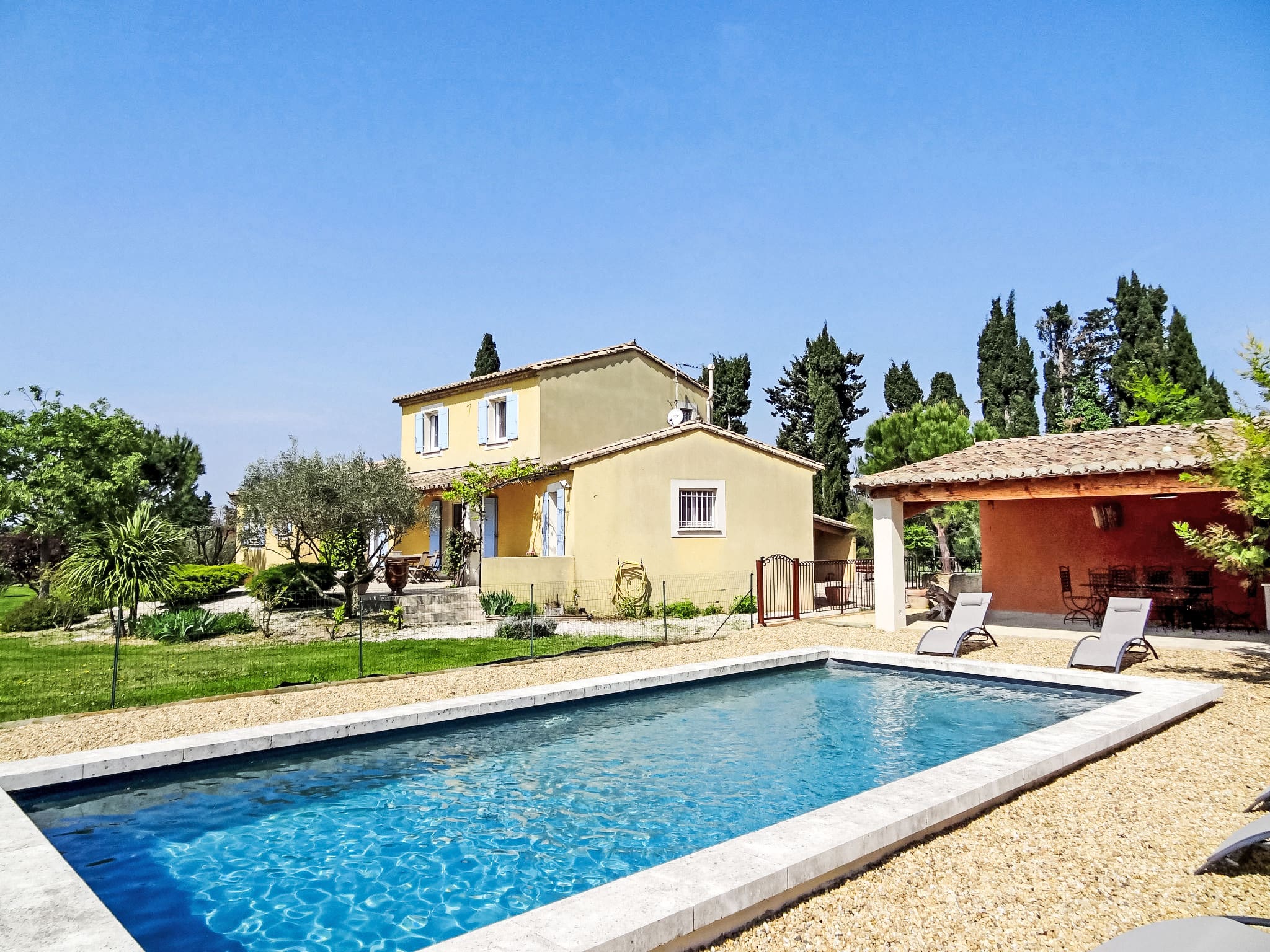 Mas Eygalières Saint-Rémy: Elegant 4-Bedroom Luxury Villa with Private Pool and Gardens in the Heart of Provence France