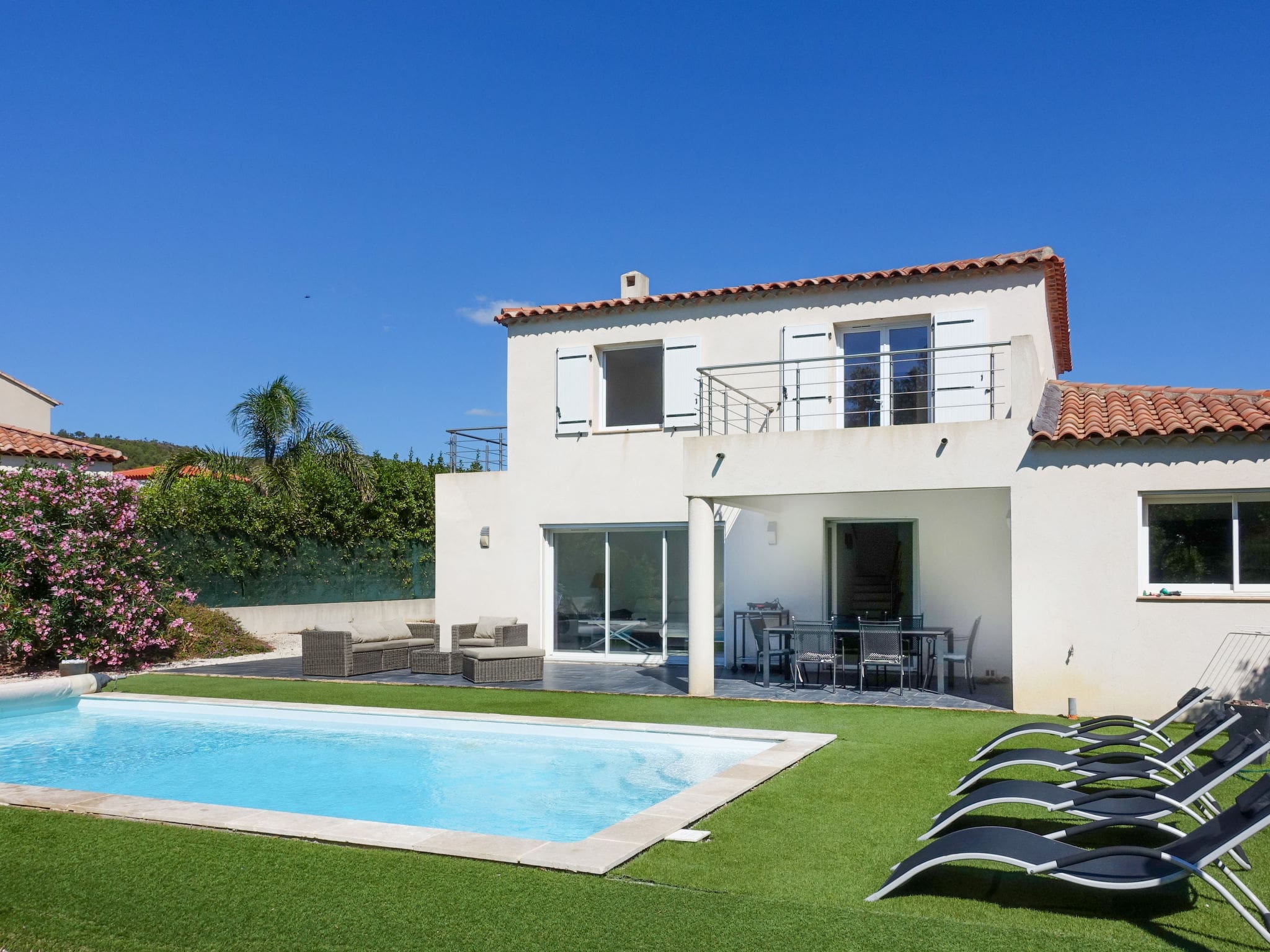 Mas Favière Bormes: Modern 4-Bedroom Villa with Private Pool and Mediterranean Gardens Near French Riviera