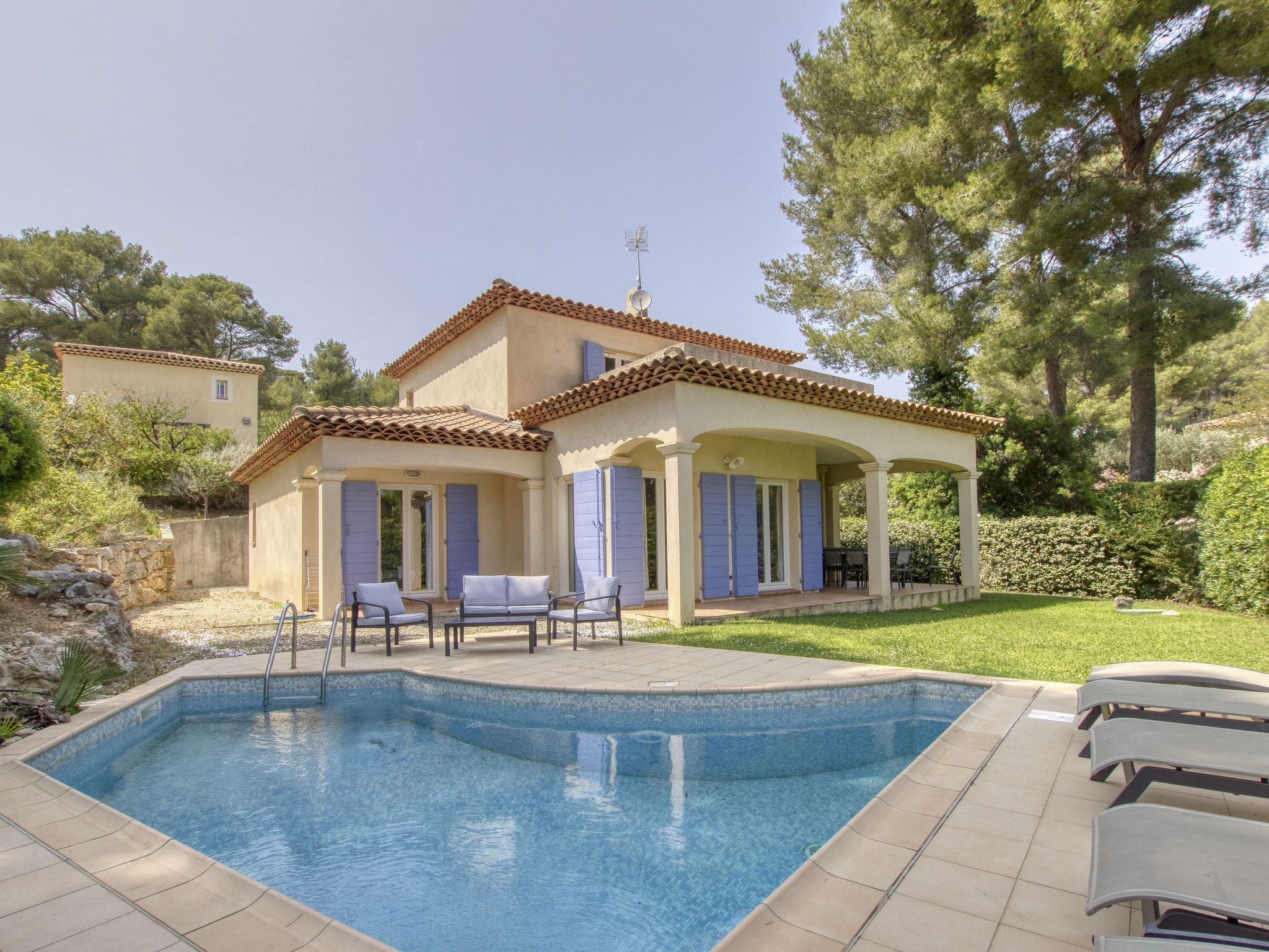 Mas Gardiole Cadière: Elegant 3-Bedroom Provence Villa with Private Pool and Tranquil Gardens Near Bandol Coast