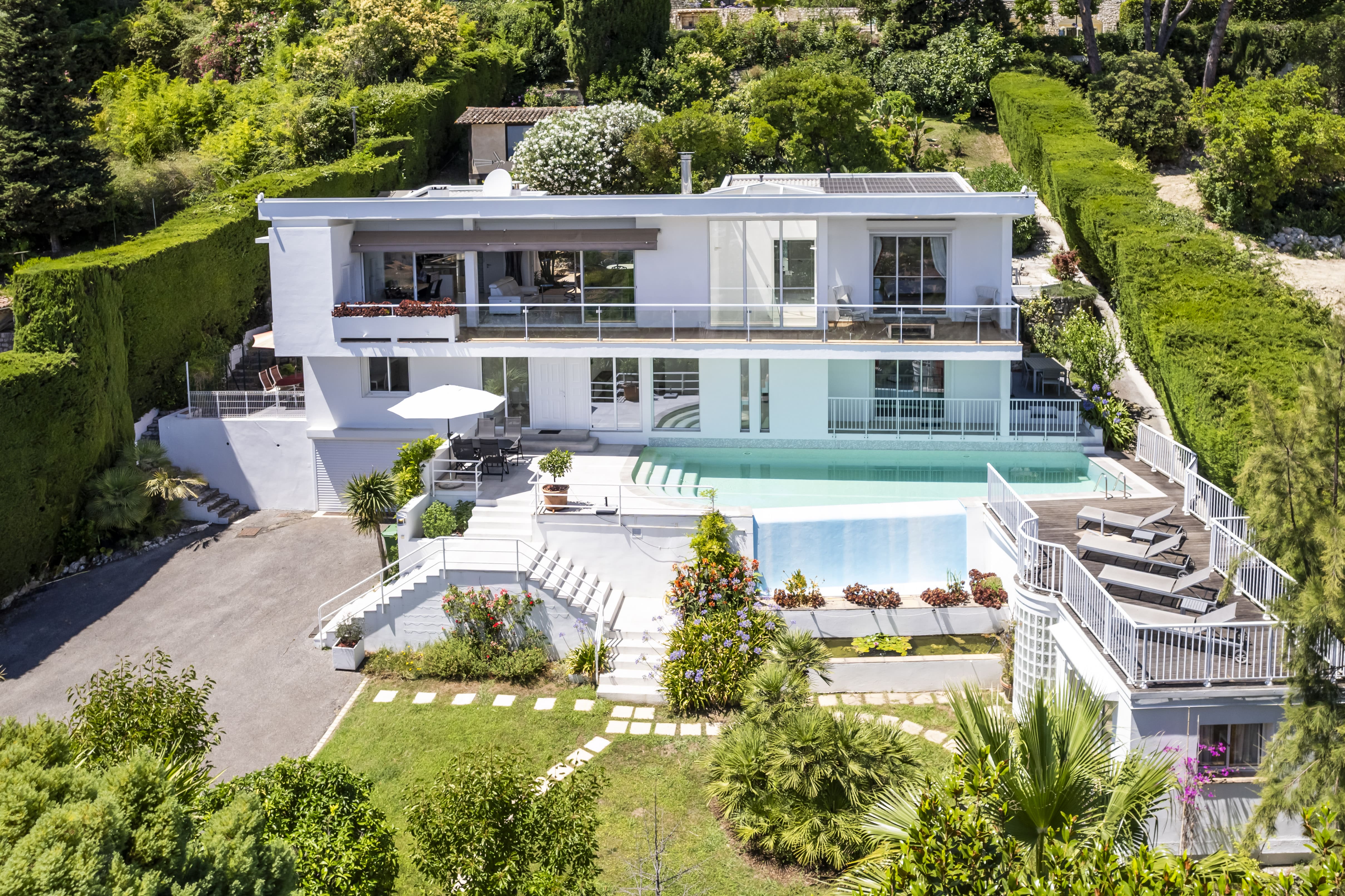 Mas Garoupe Antibes: Luxury 5-Bedroom Villa with Seaview and Pool, Antibes