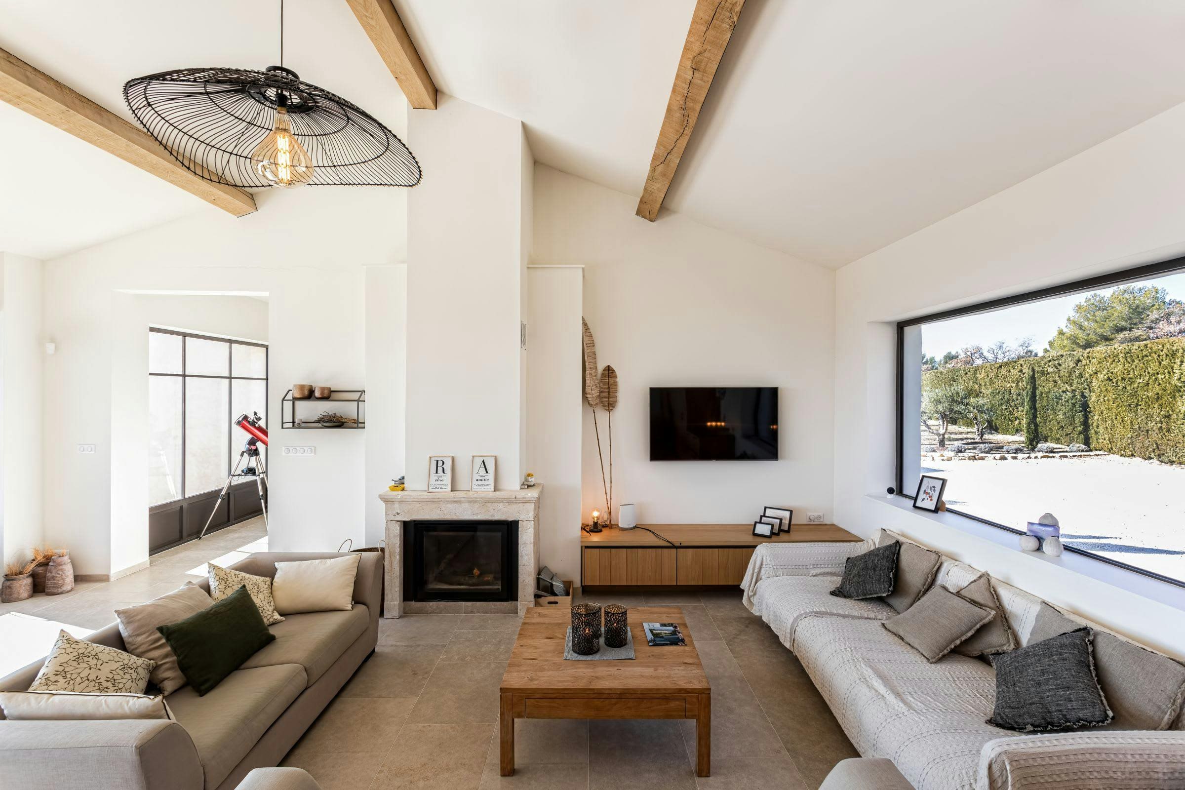 Mas Garrigue Vaucluse: Luxury 4-Bedroom Villa with Private Pool and Air Conditioning, Vaucluse