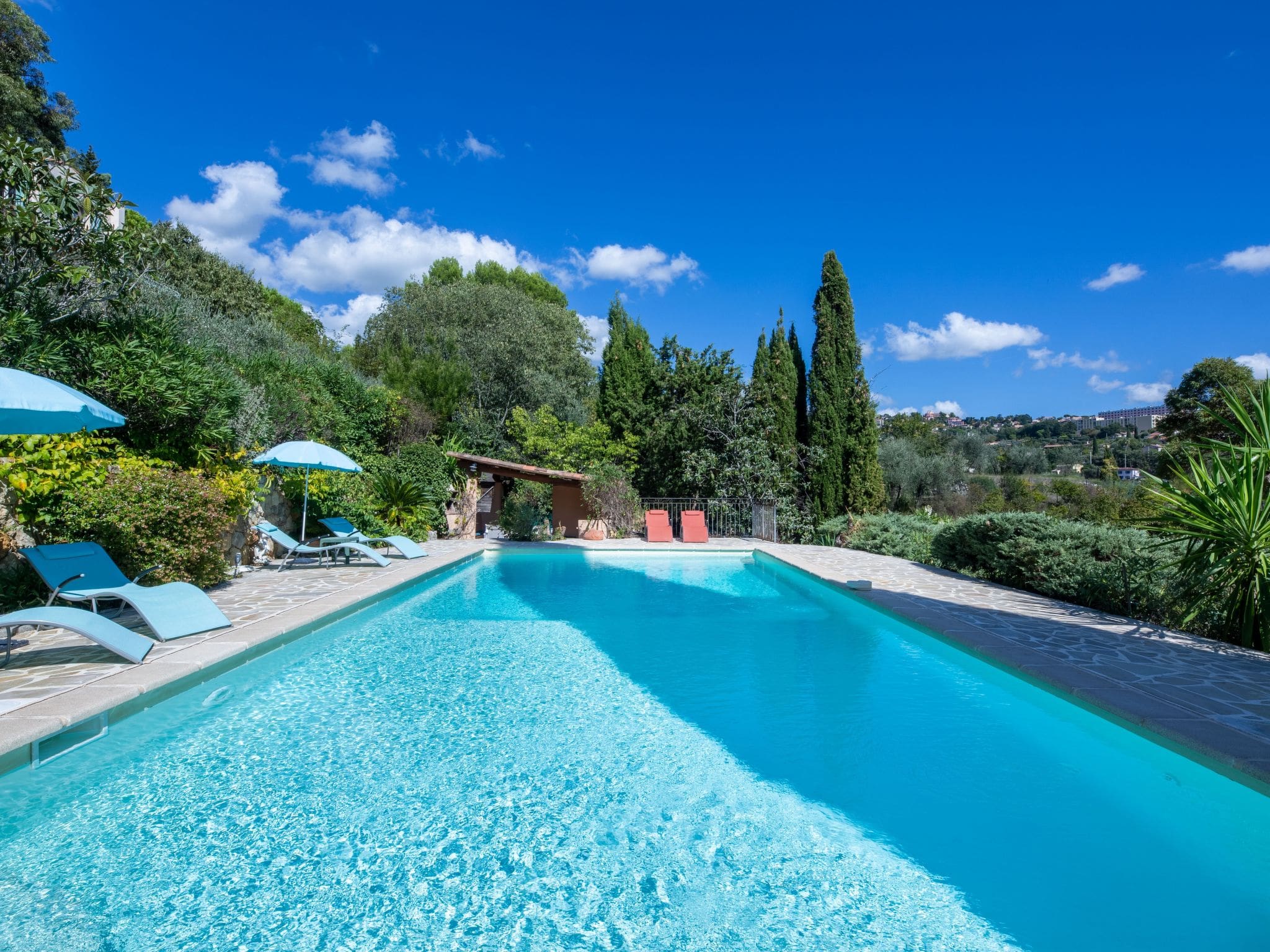 Mas Jasmin Grasse: Spacious 5-Bedroom Villa with Private Pool and Country Views in the Heart of Provence