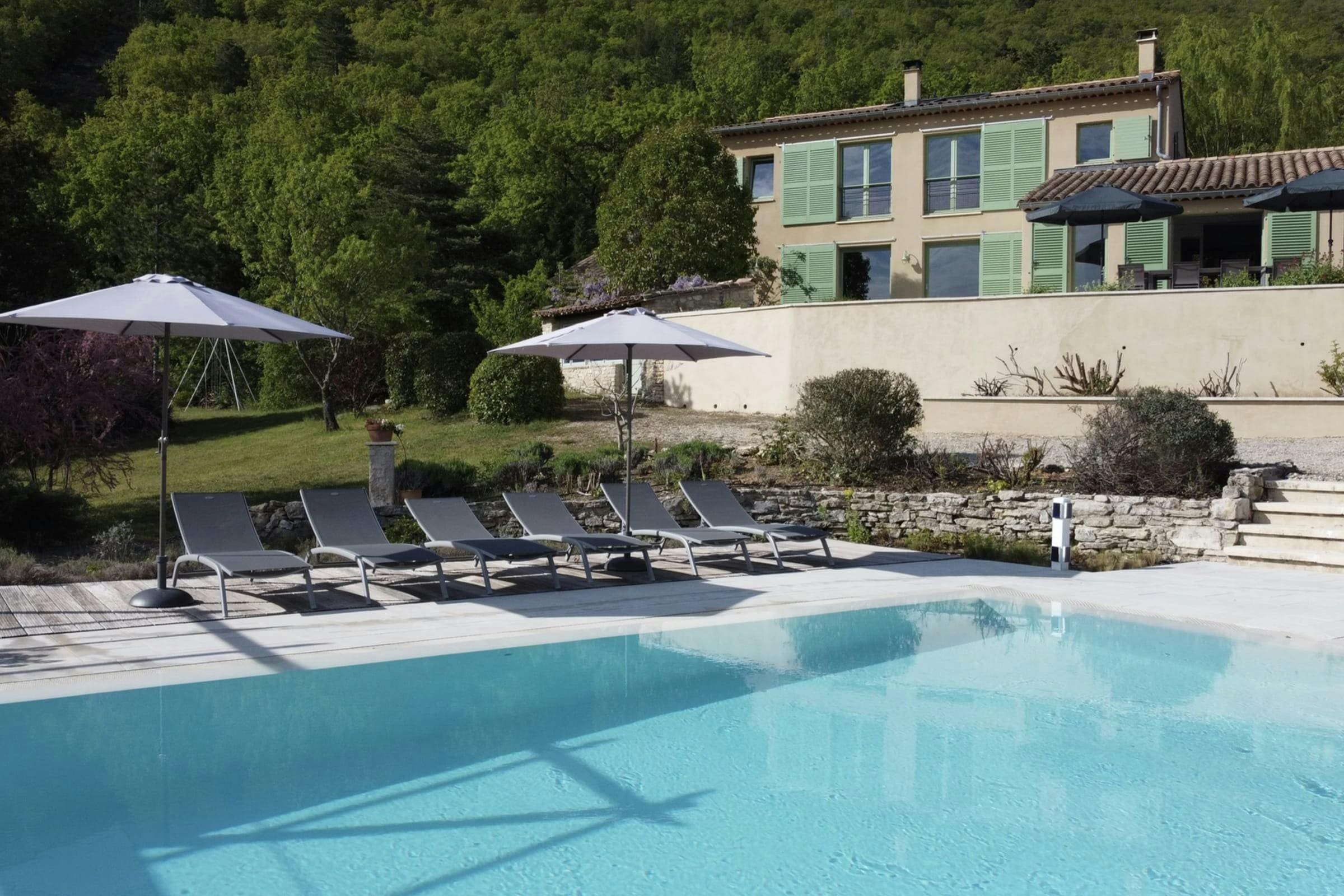 Mas Luberon Vaucluse: Luxury 5-Bedroom Villa with Swimming Pool and BBQ, Vaucluse Provence