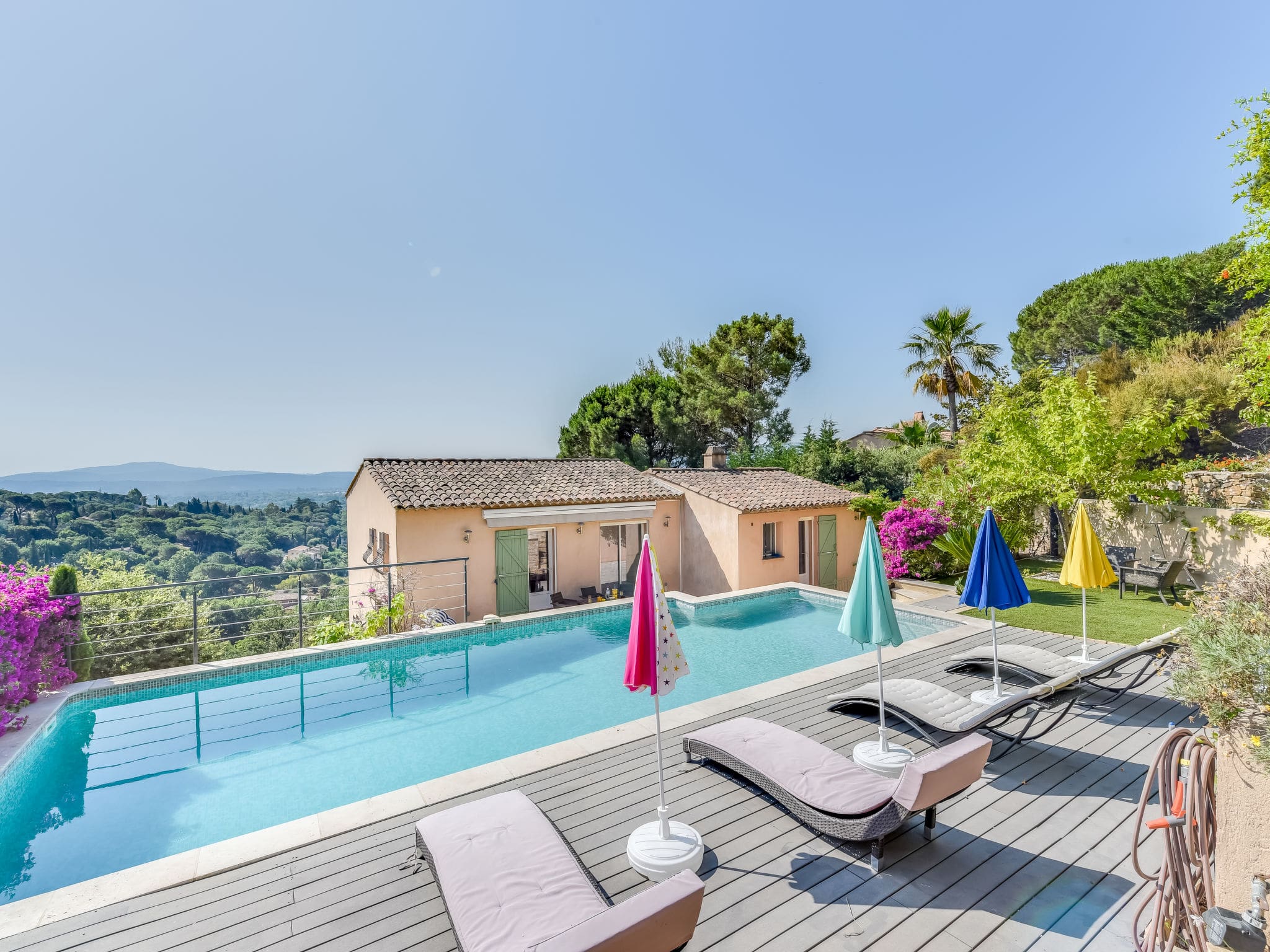 Mas Maures Grimaud: Spacious 5-Bedroom Family Villa with Private Pool and Air Conditioning in Provence-Alpes-Côte d’Azur