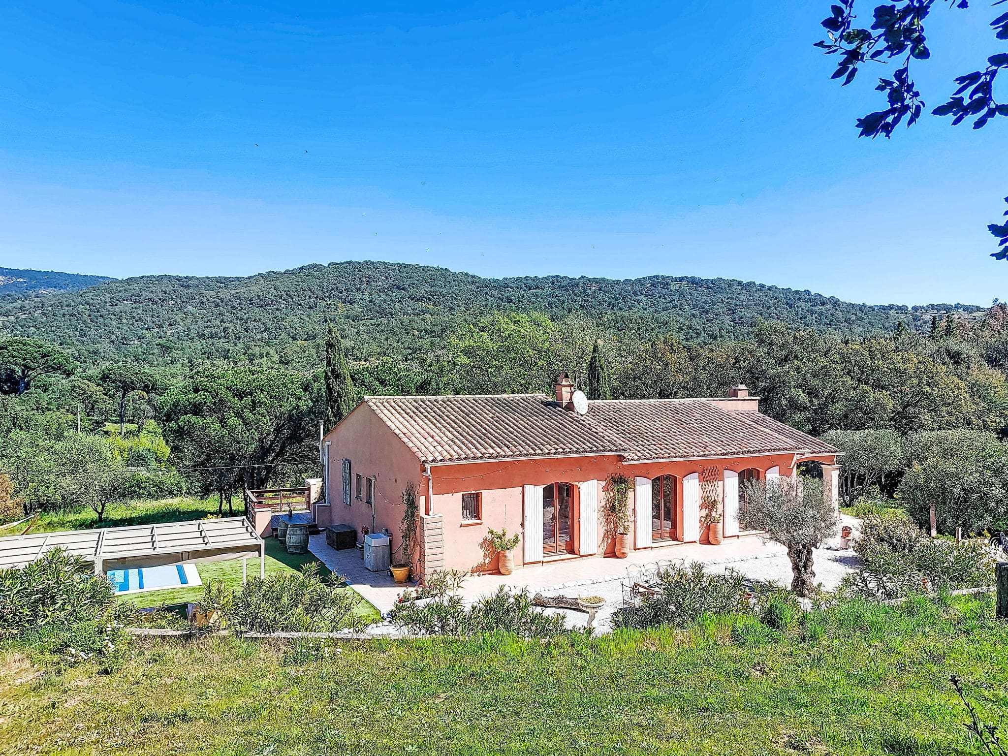Mas Meridian Plan: Luxury Five Bedroom Family Villa with Private Pool and Panoramic Valley Views in Provence France