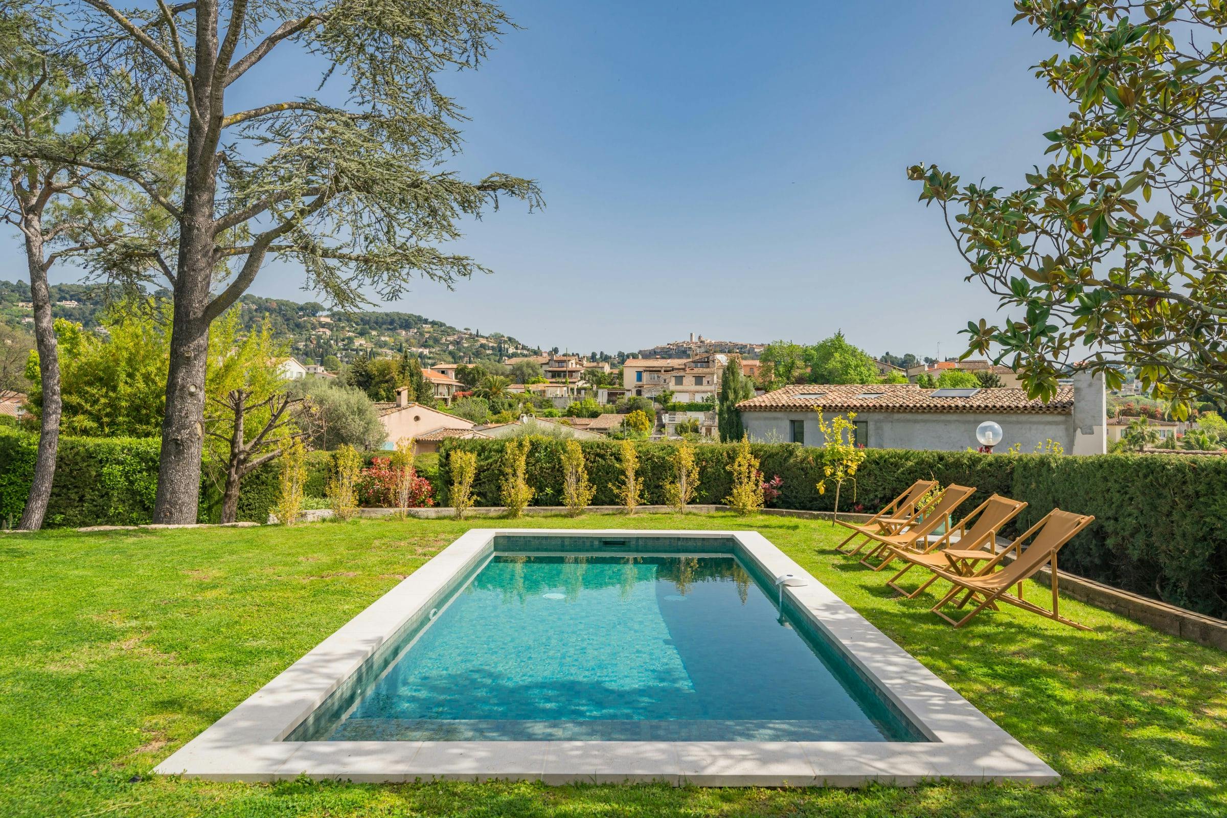 Mas Mistral La Colle-sur-Loup: Elegant 3-Bedroom Villa with Private Pool, Côte d’Azur