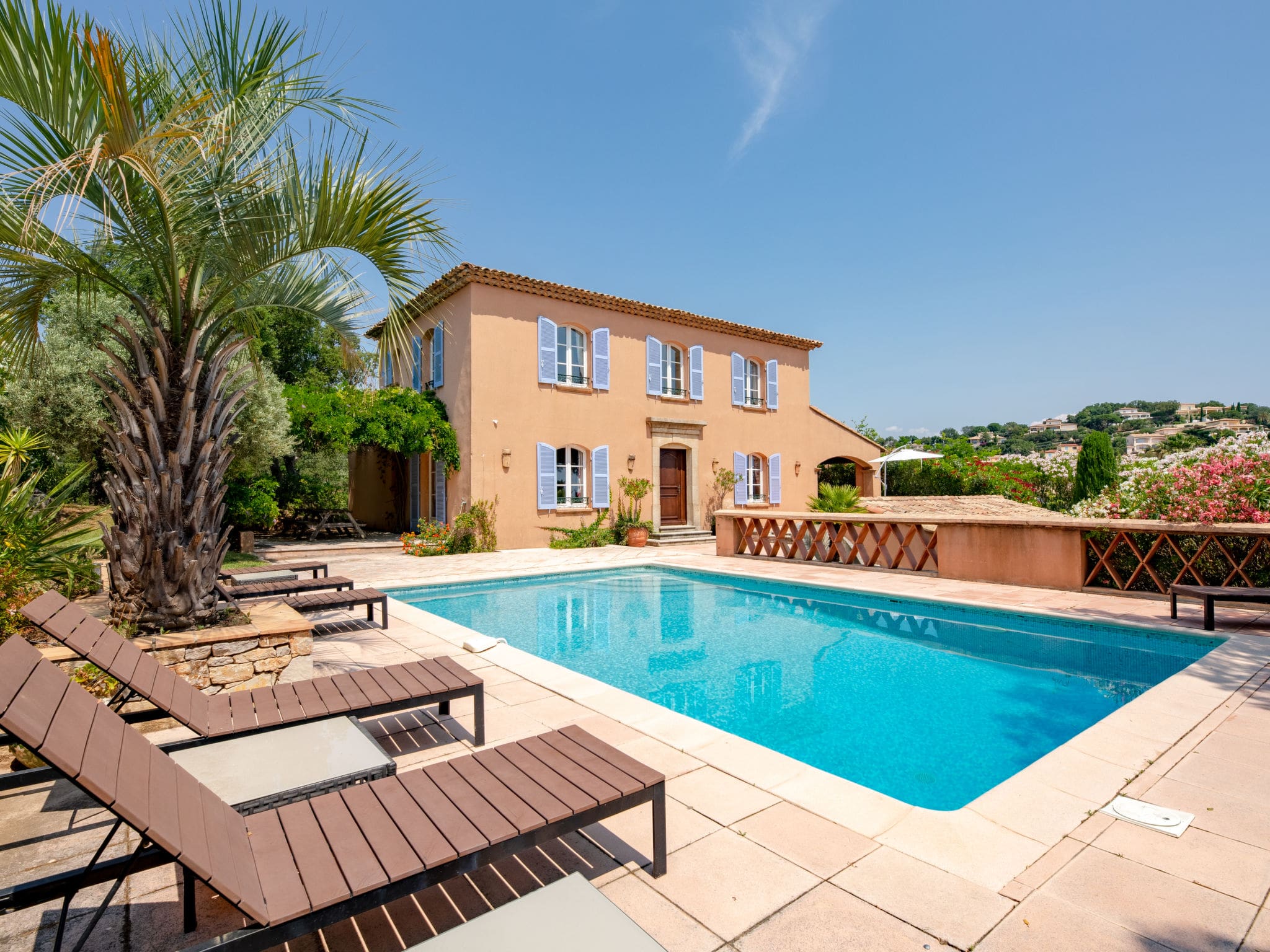 Mas Mistral Maxime: Elegant 4-Bedroom Villa with Private Pool and Golf Course Access in Provence