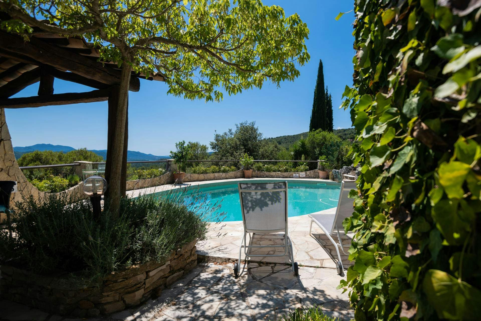 Mas Mistral Montauroux Côte d’Azur: Charming 3-Bedroom Villa with Pool, Var