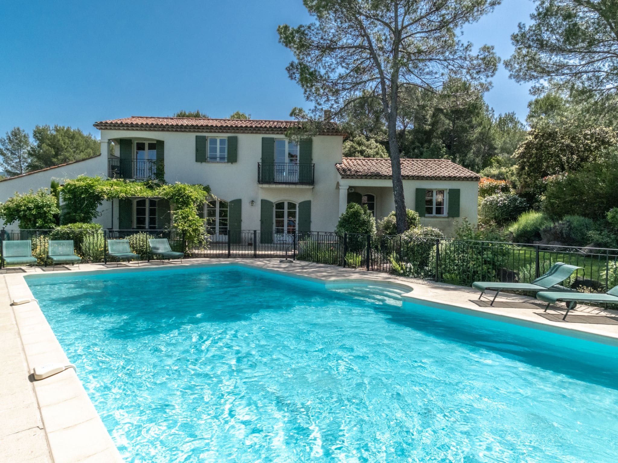 Mas Mistral Motte: Stunning 4-Bedroom Villa with Private Pool and Golf Course Access in Provence France
