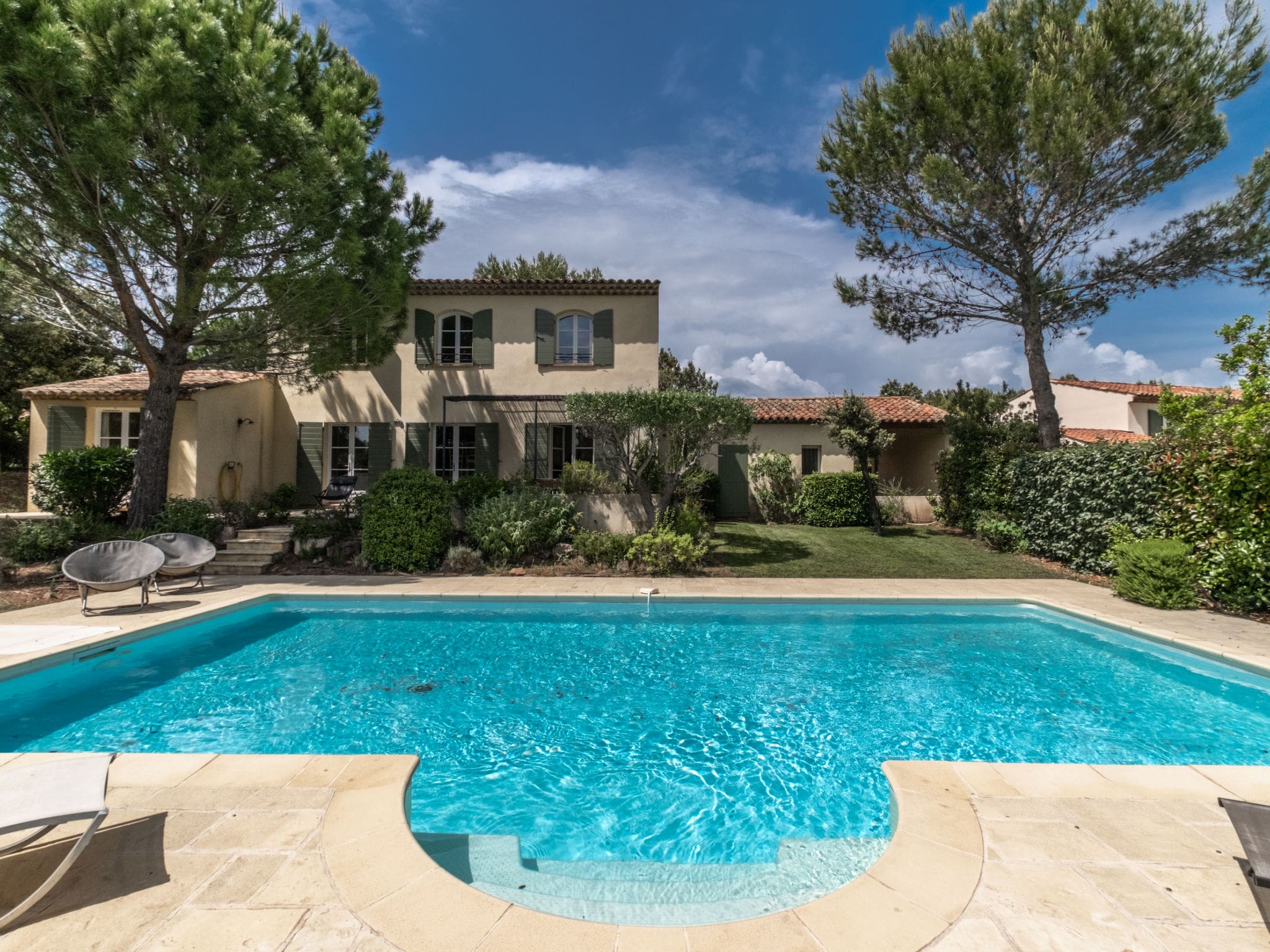 Mas Mistral Provence: Luxury 4-Bedroom Golf Resort Villa with Private Pool and Premium Spa Facilities in Provence France