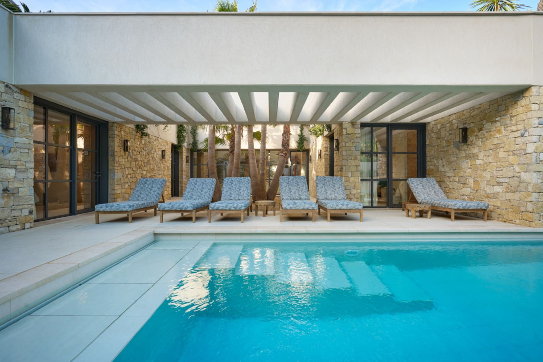 Mas Mistral Ramatuelle: Luxury 5-Bedroom Villa with Sauna and Pool, Côte d’Azur