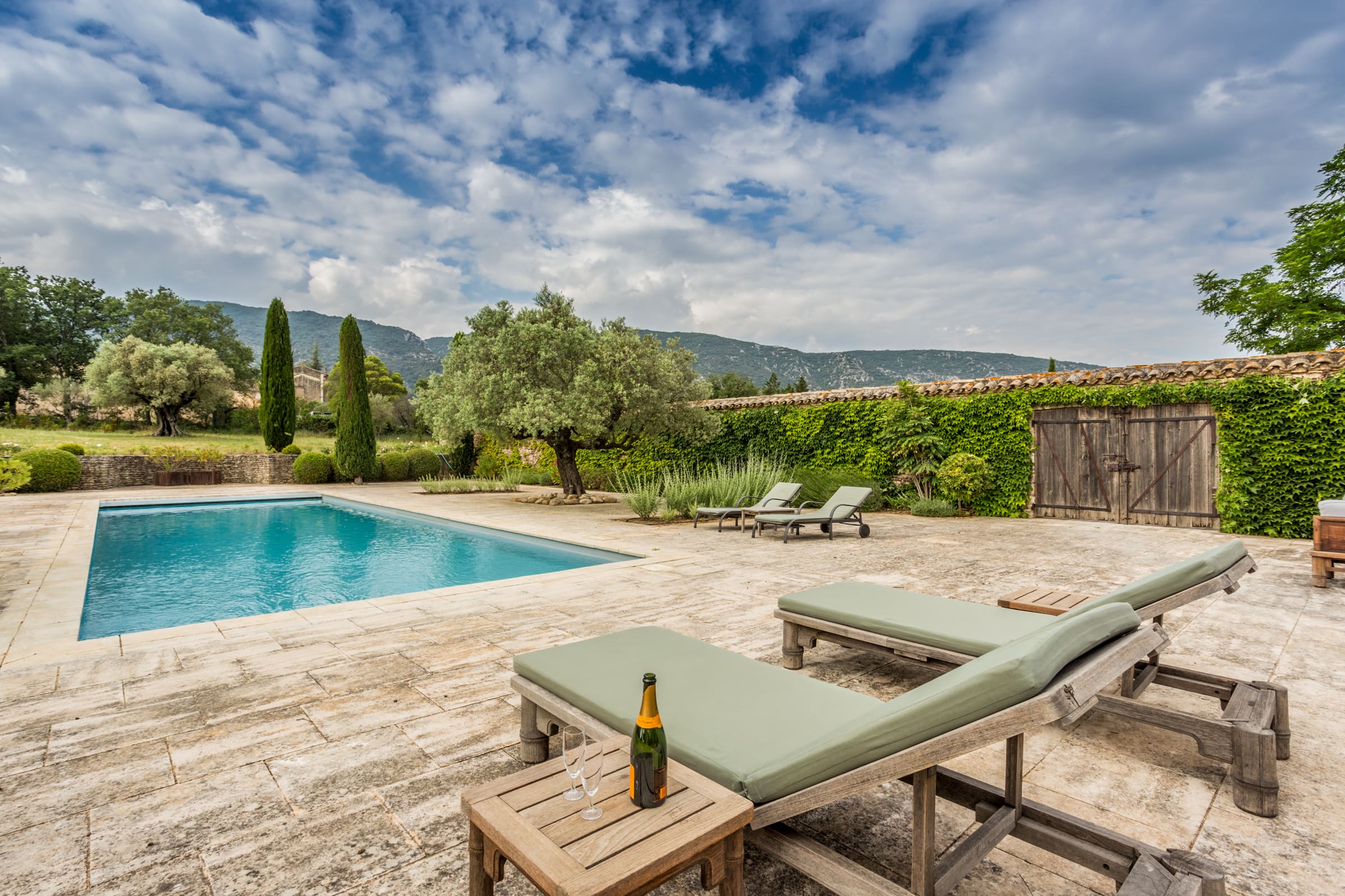 Mas Mistral Saint-Rémy Saint-Rémy-de-Provence 22: Charming 4-Bedroom Apartment with Pool, Vaucluse Countryside