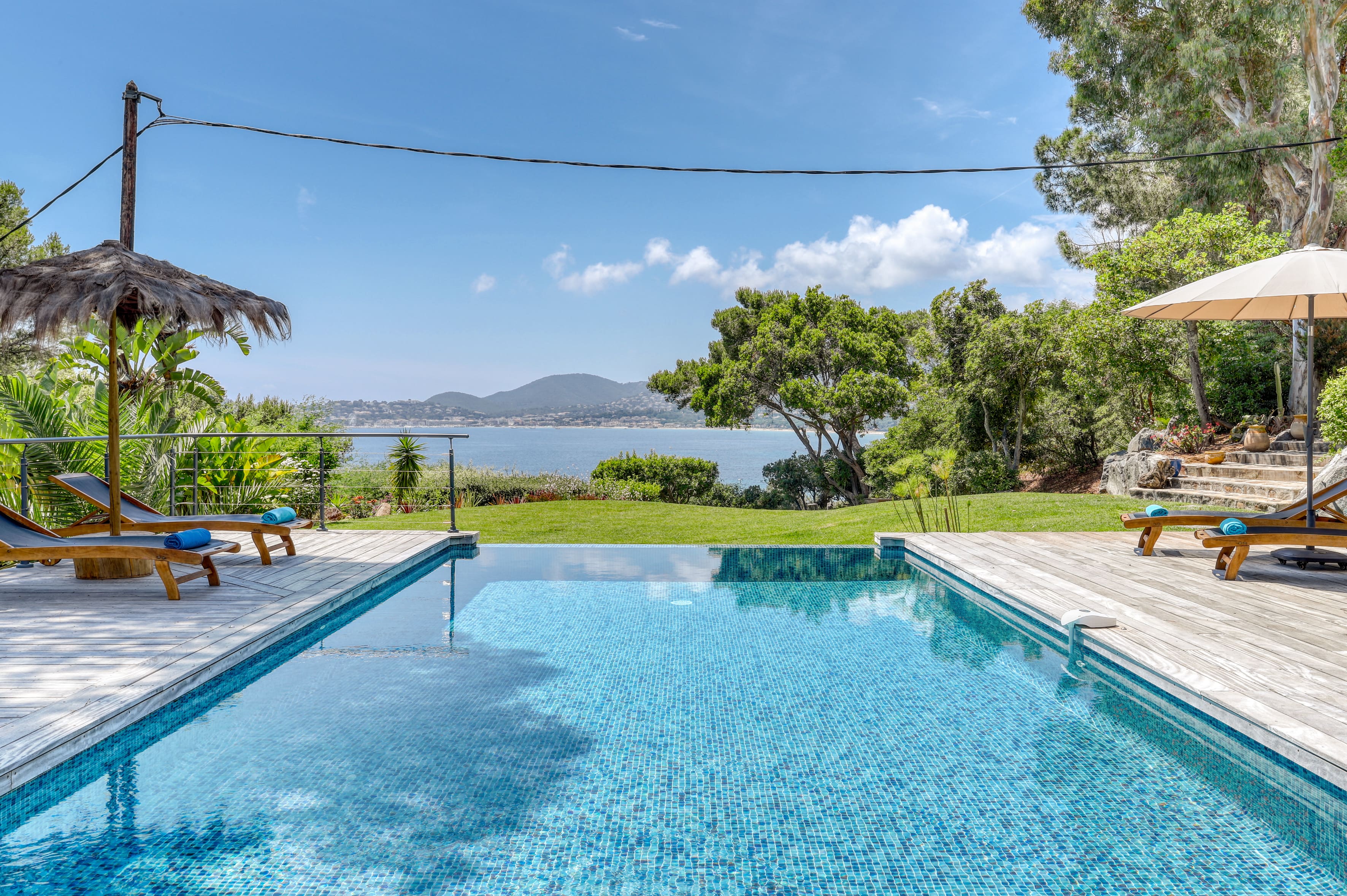 Mas Mistral Saint-Tropez Côte d’Azur: Stunning 5-Bedroom Beachfront Villa with Pool, French Riviera
