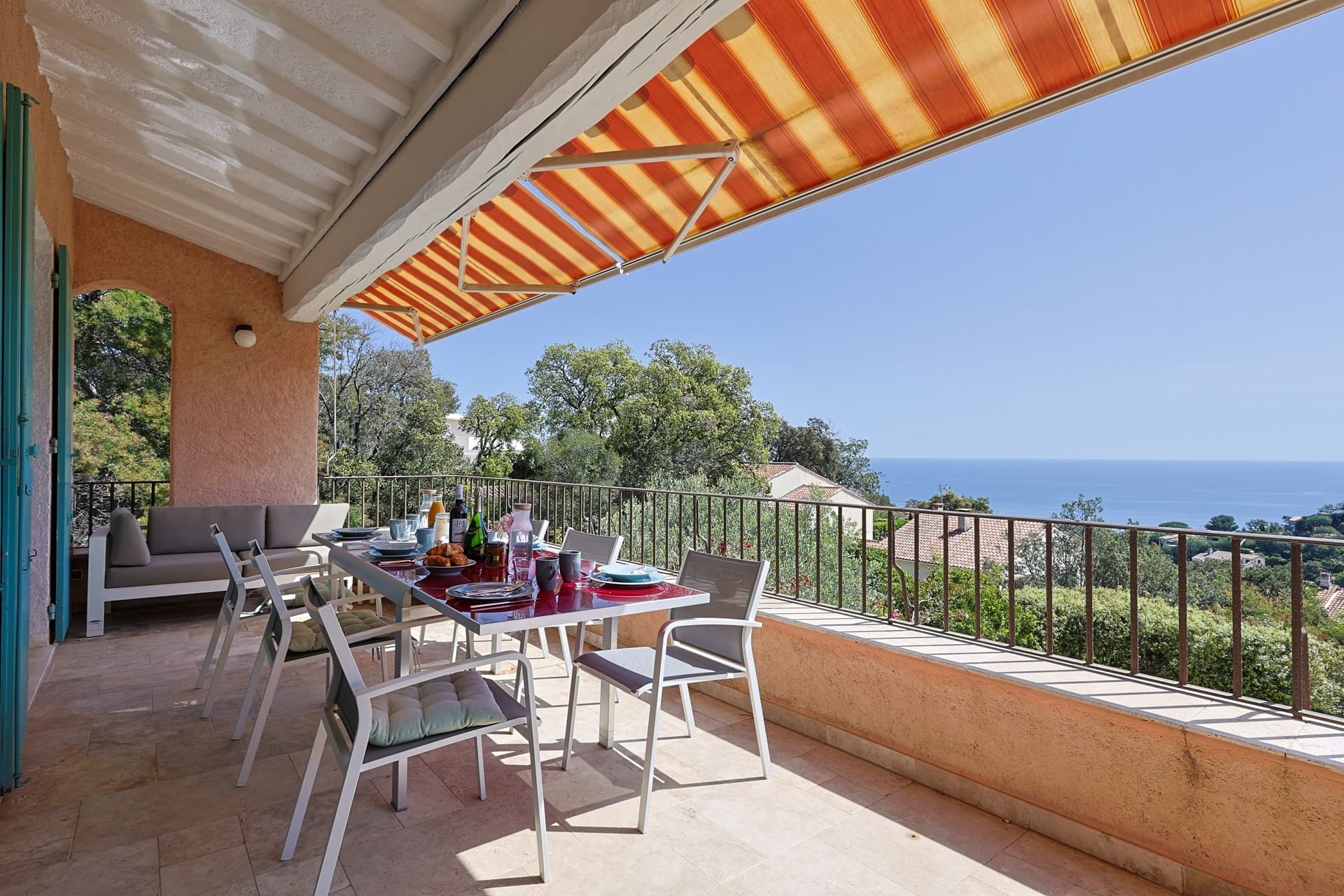 Mas Mistral Sainte-Maxime Sainte-Maxime 3: Luxurious 4-Bedroom Apartment with Sea View and Pool, Sainte-Maxime