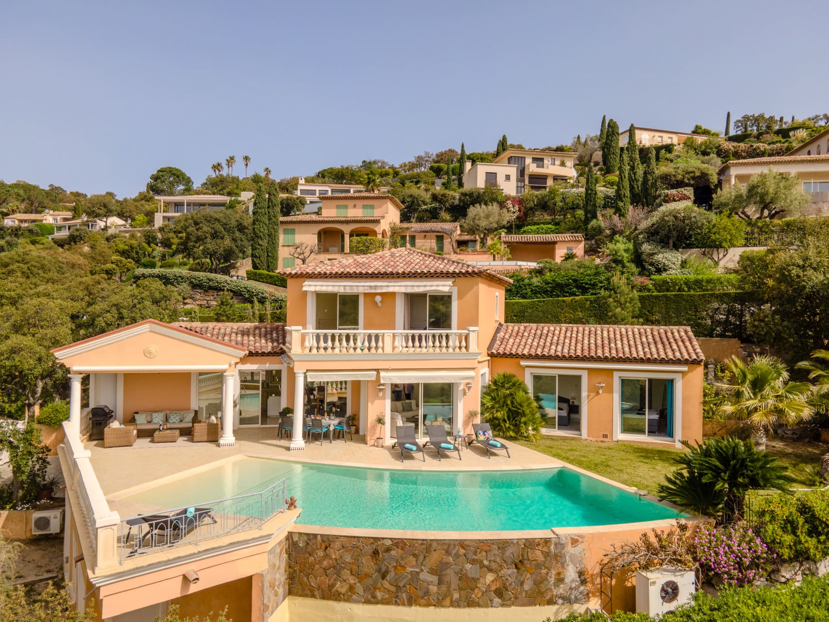 Mas Mistral Sainte-Maxime Sainte-Maxime 6: Luxury 4-Bedroom Apartment with Infinity Pool and Sea Views, Sainte-Maxime