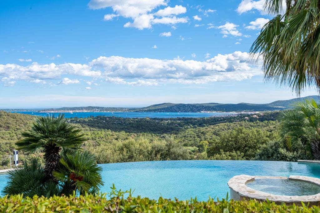 Mas Mistral Sainte-Maxime Sainte-Maxime 7: Luxury 8-Bedroom Villa with Infinity Pool and Sea Views, Sainte-Maxime