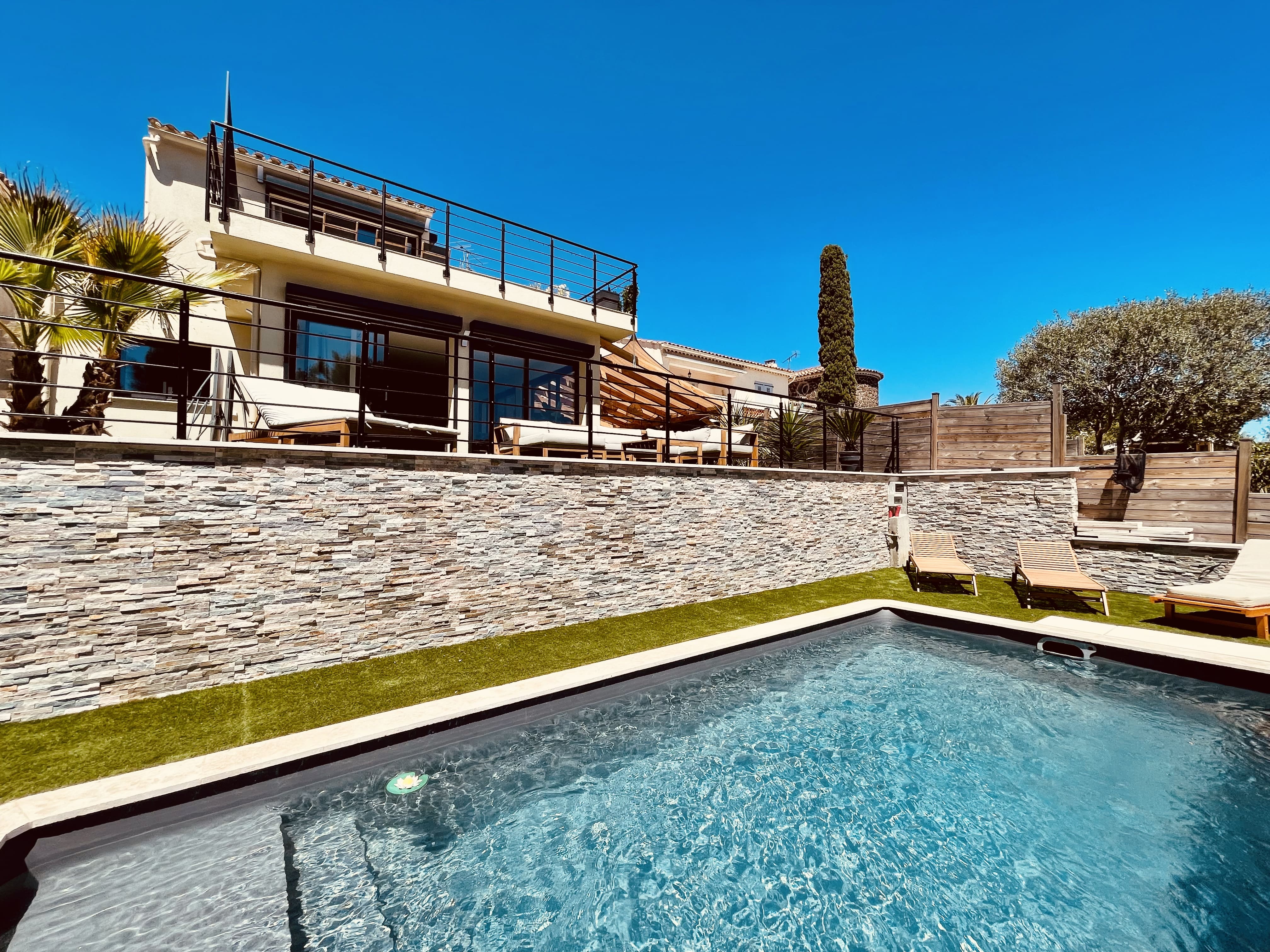 Mas Mistral Sainte-Maxime: Spacious 5-Bedroom Apartment with Seaview and Pool, Sainte-Maxime