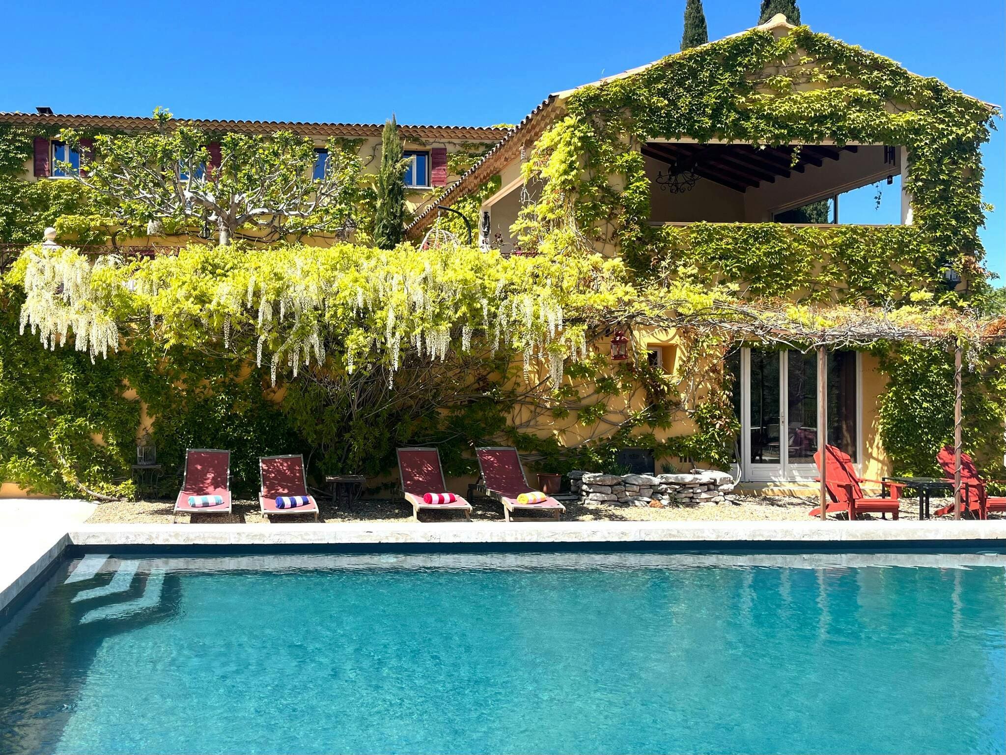 Mas Mistral Vaucluse Provence 14: 6-Bedroom Holiday House with Pool and Views, Vaucluse