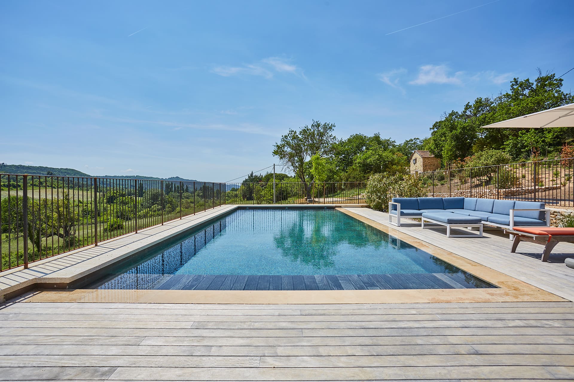 Mas Mistral Vaucluse Provence 19: Luxury 7-Bedroom Apartment with Pool and Cycling Trails, Vaucluse