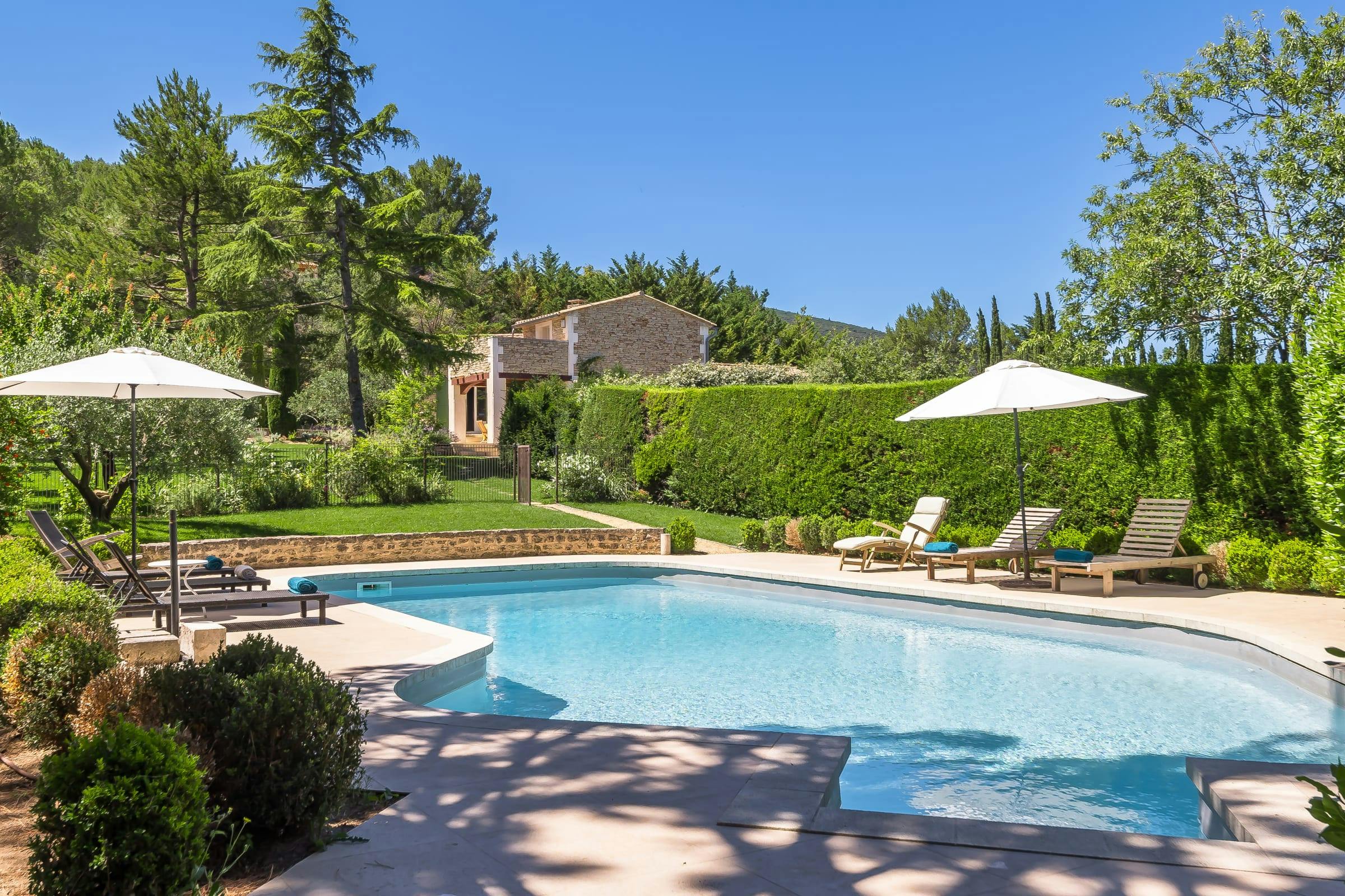 Mas Mistral Vaucluse Provence-Alpes-Cote d’Azur: Luxury 4-Bedroom Villa with Swimming Pool, Vaucluse